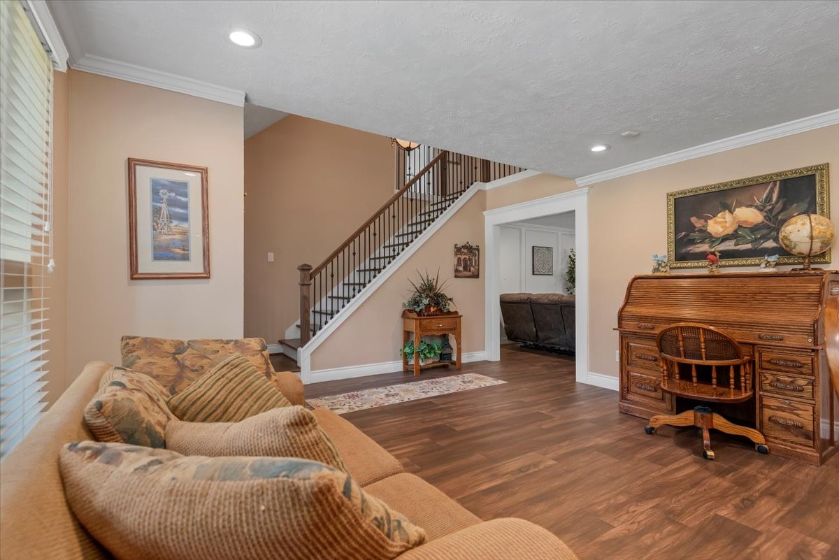 4006 Flint Creek Drive Property Photo 5