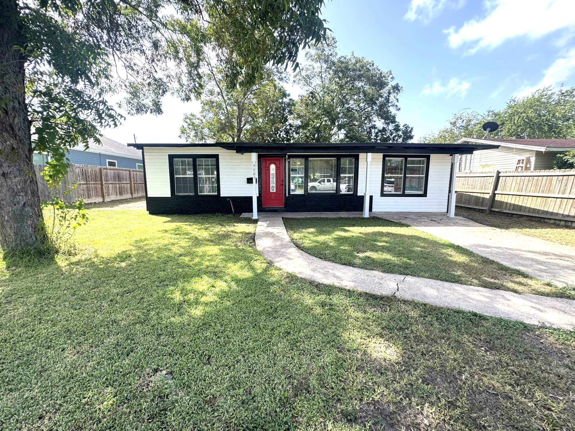 3007 Meadowlane Street Property Photo 1