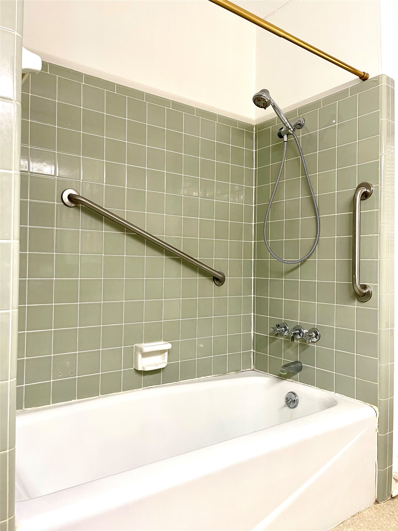 725 Westwood Drive Property Photo 9