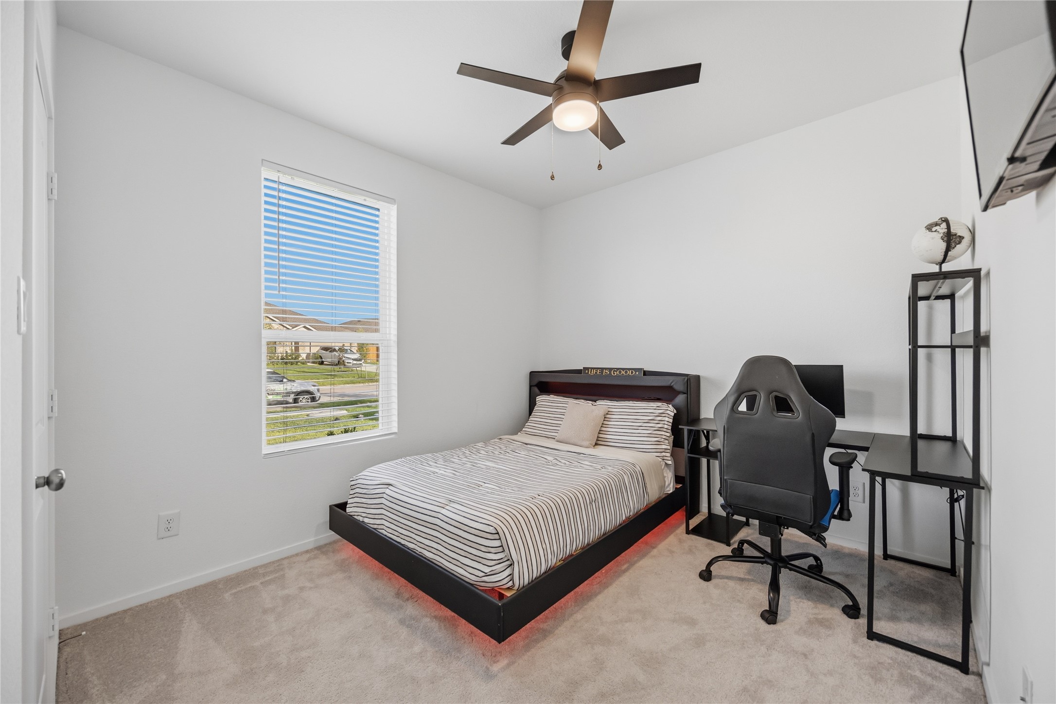 2517 Lago Costa Drive Property Photo 19