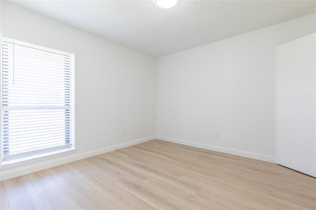 8311 Quail Burg Lane Property Photo 6