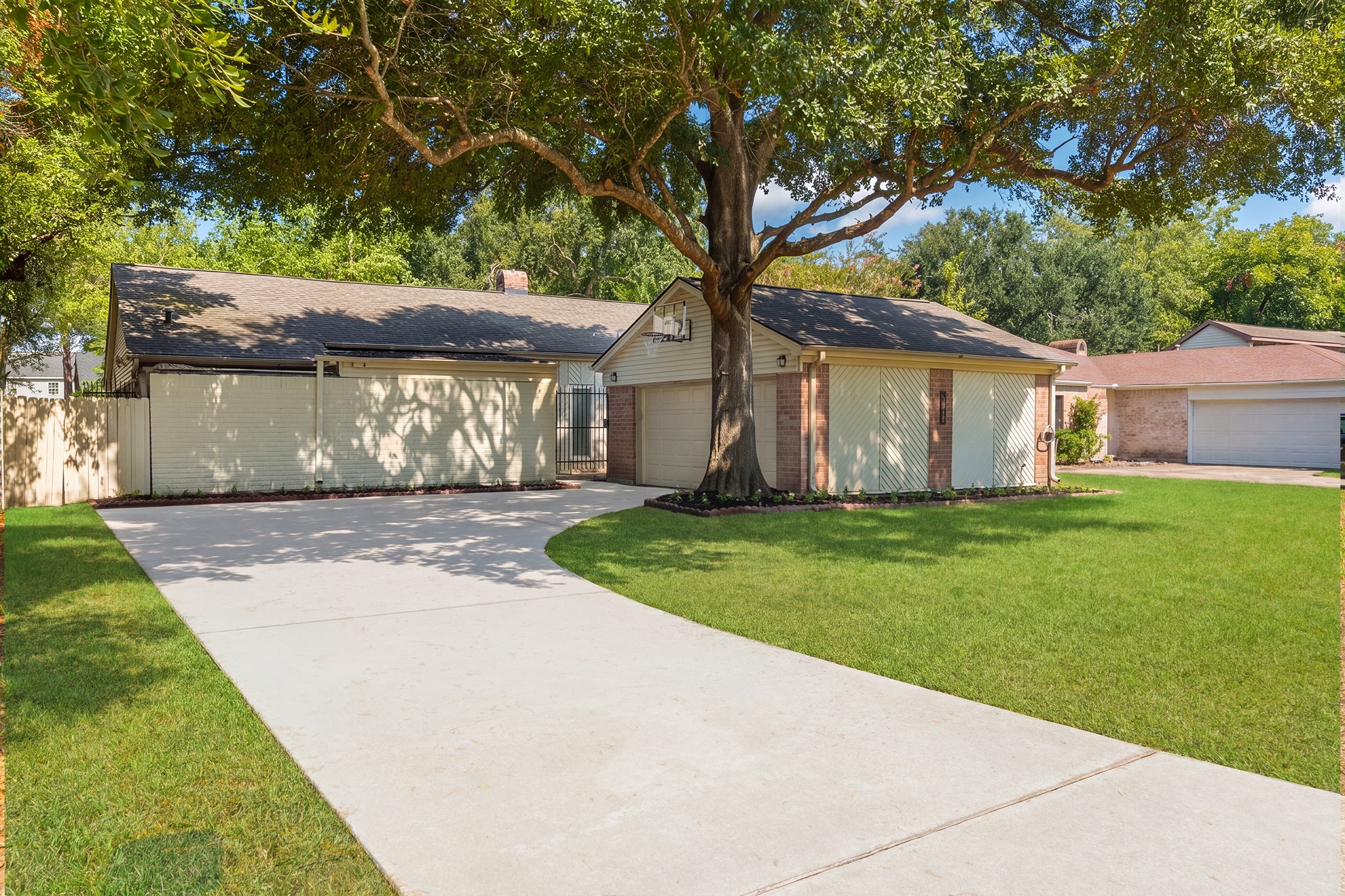 4054 Evening Trail Drive Property Photo 2
