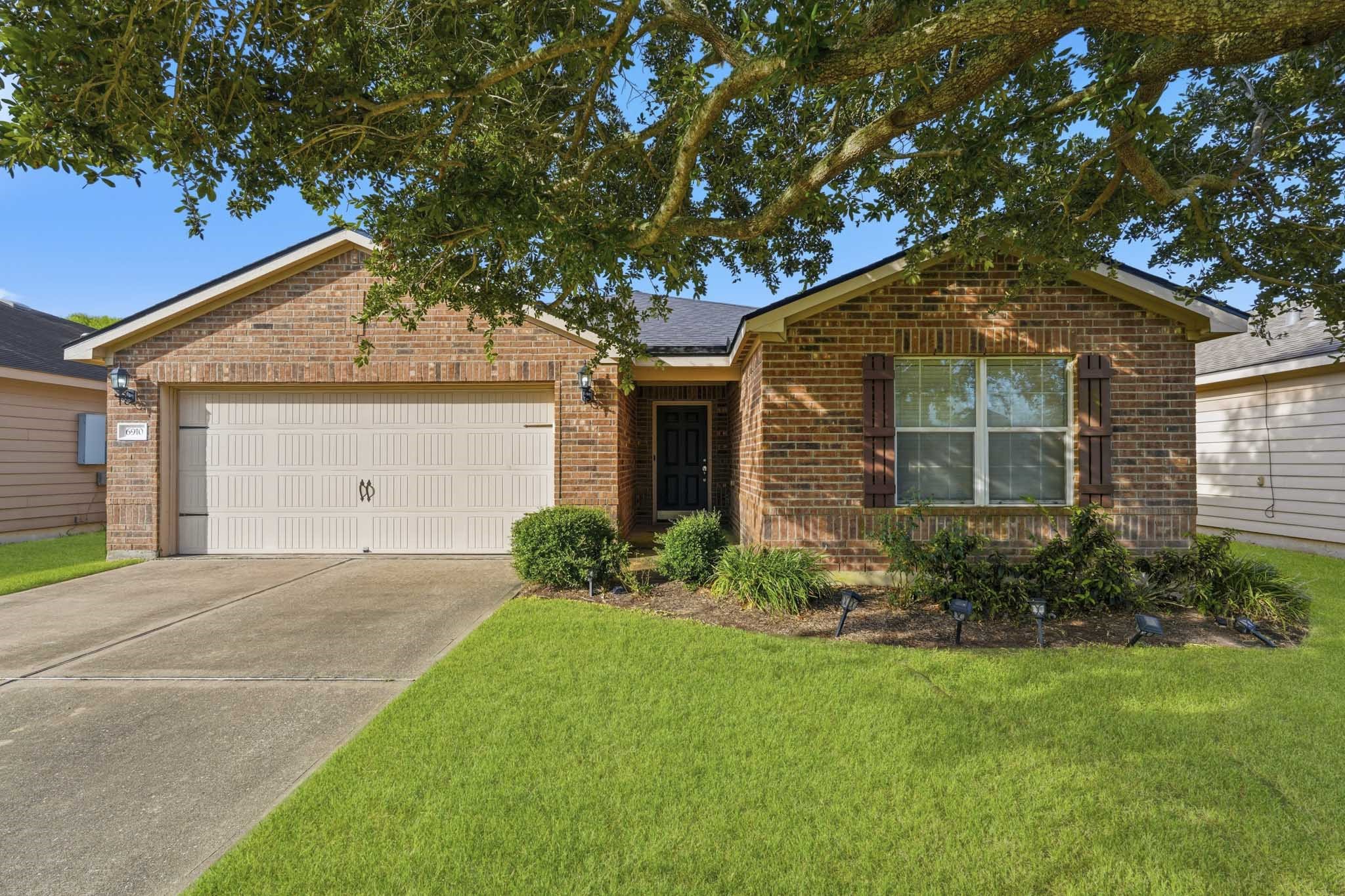 6910 Clover Walk Lane Property Photo 1