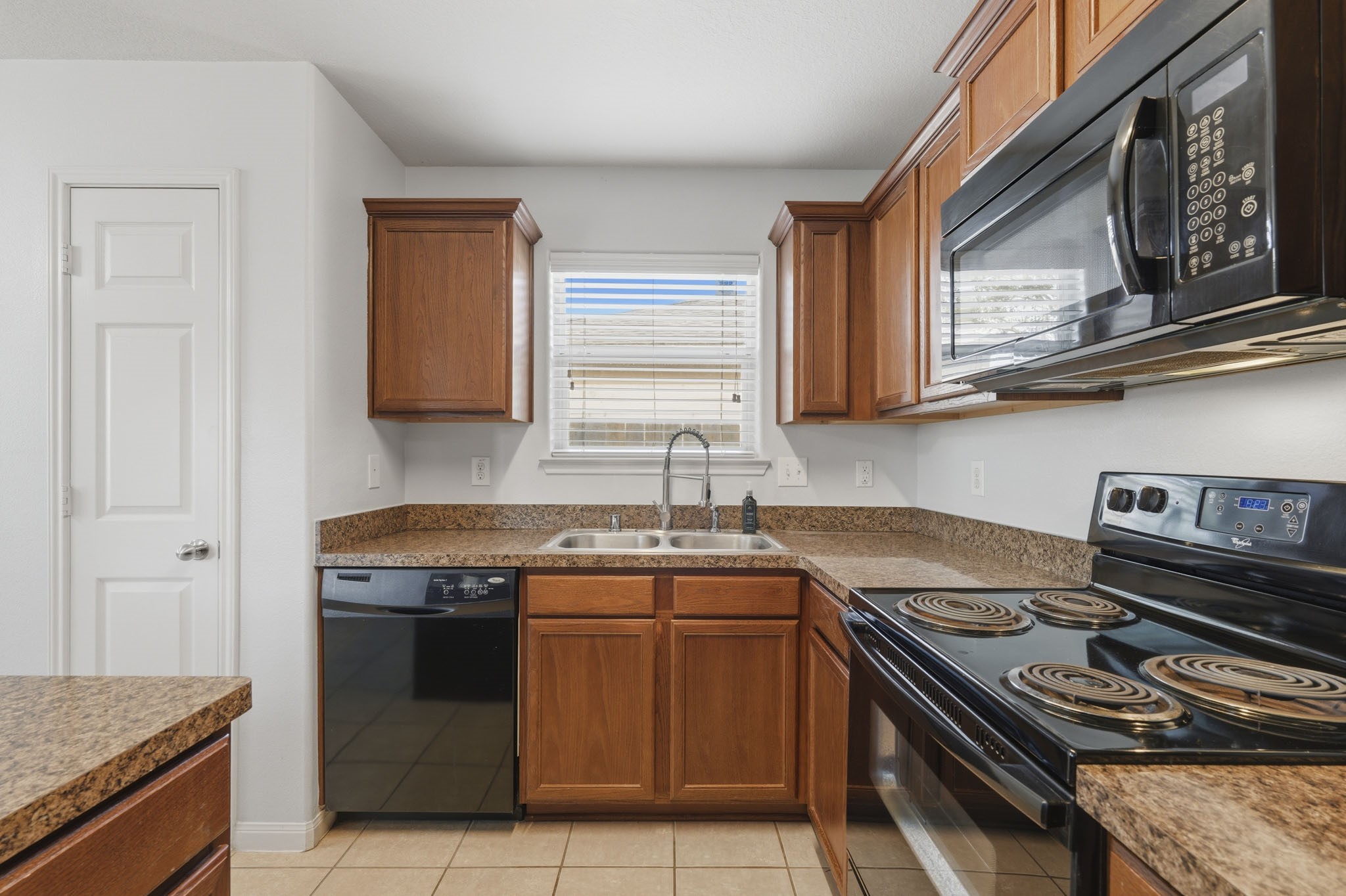 6910 Clover Walk Lane Property Photo 4