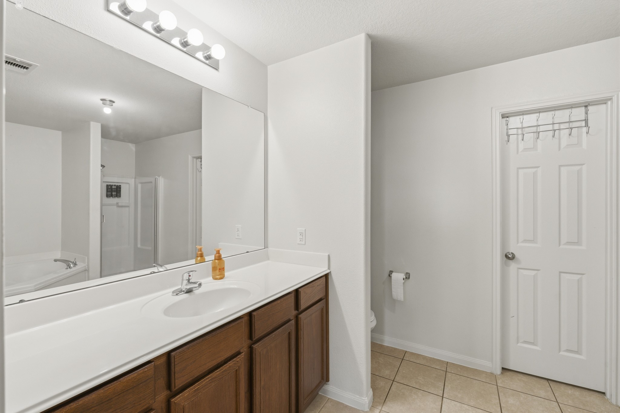 6910 Clover Walk Lane Property Photo 7