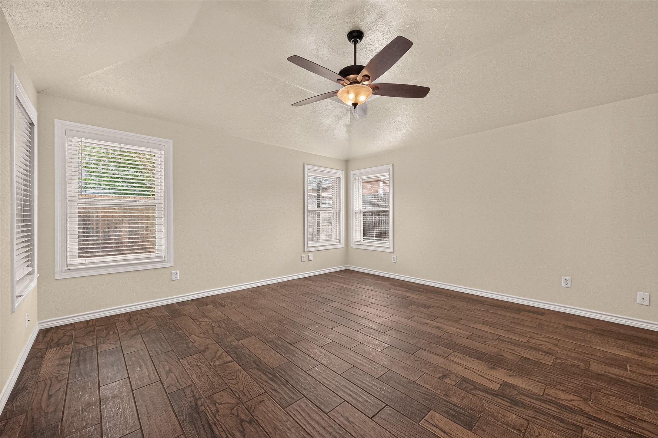 6126 Conlan Bay Drive Property Photo 18