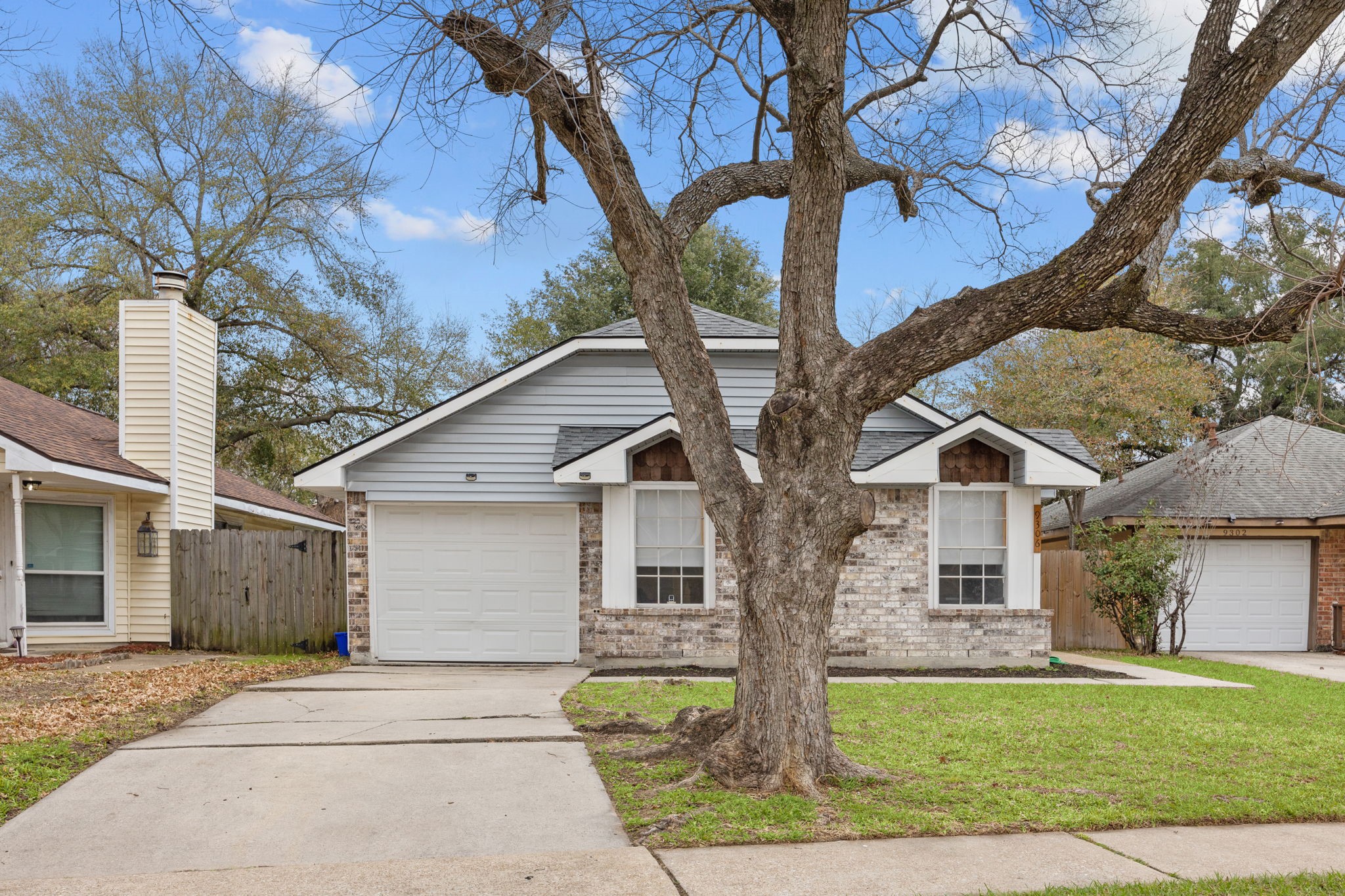 9306 Crescent Moon Drive Property Photo 6