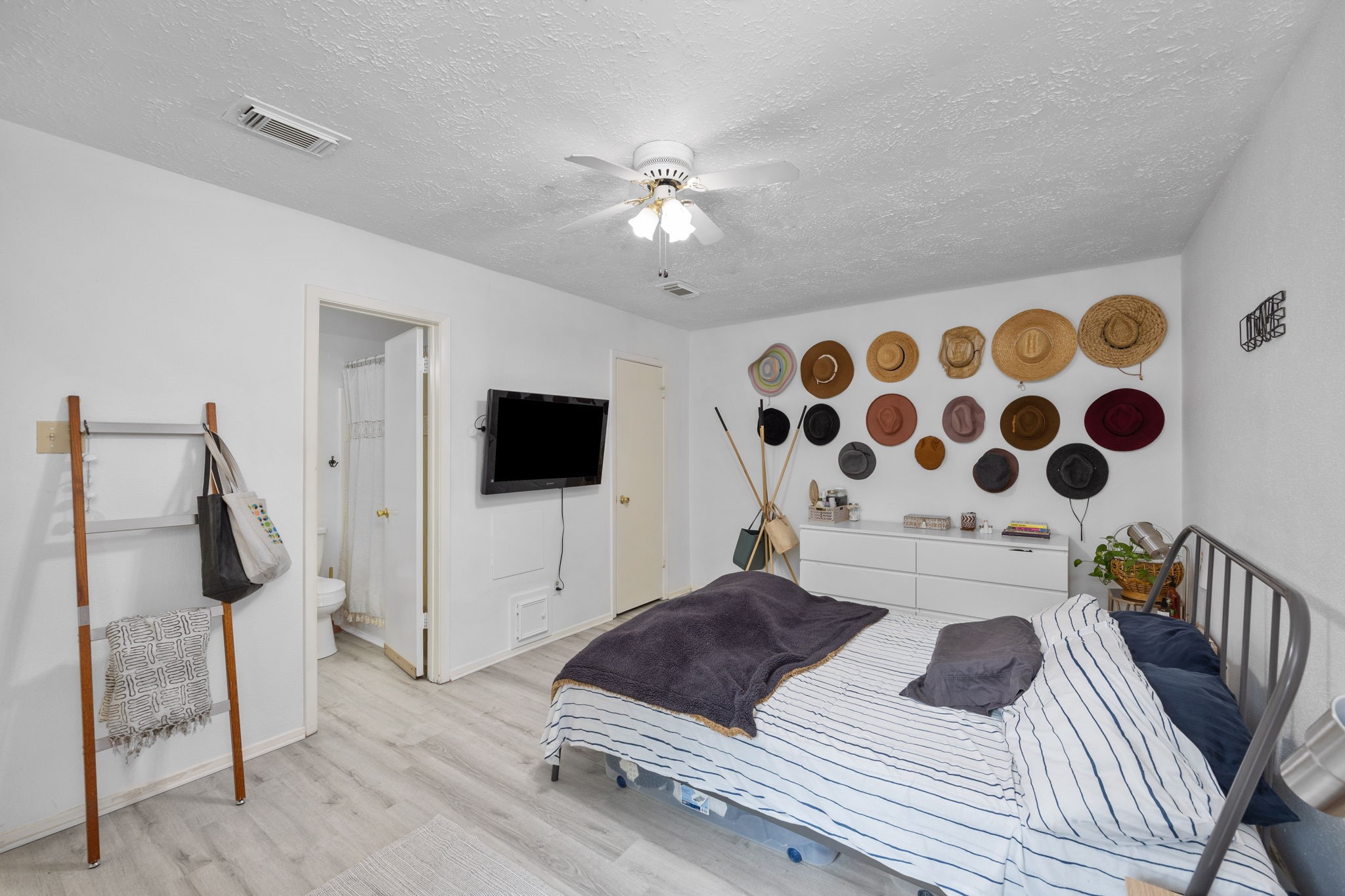 9306 Crescent Moon Drive Property Photo 15