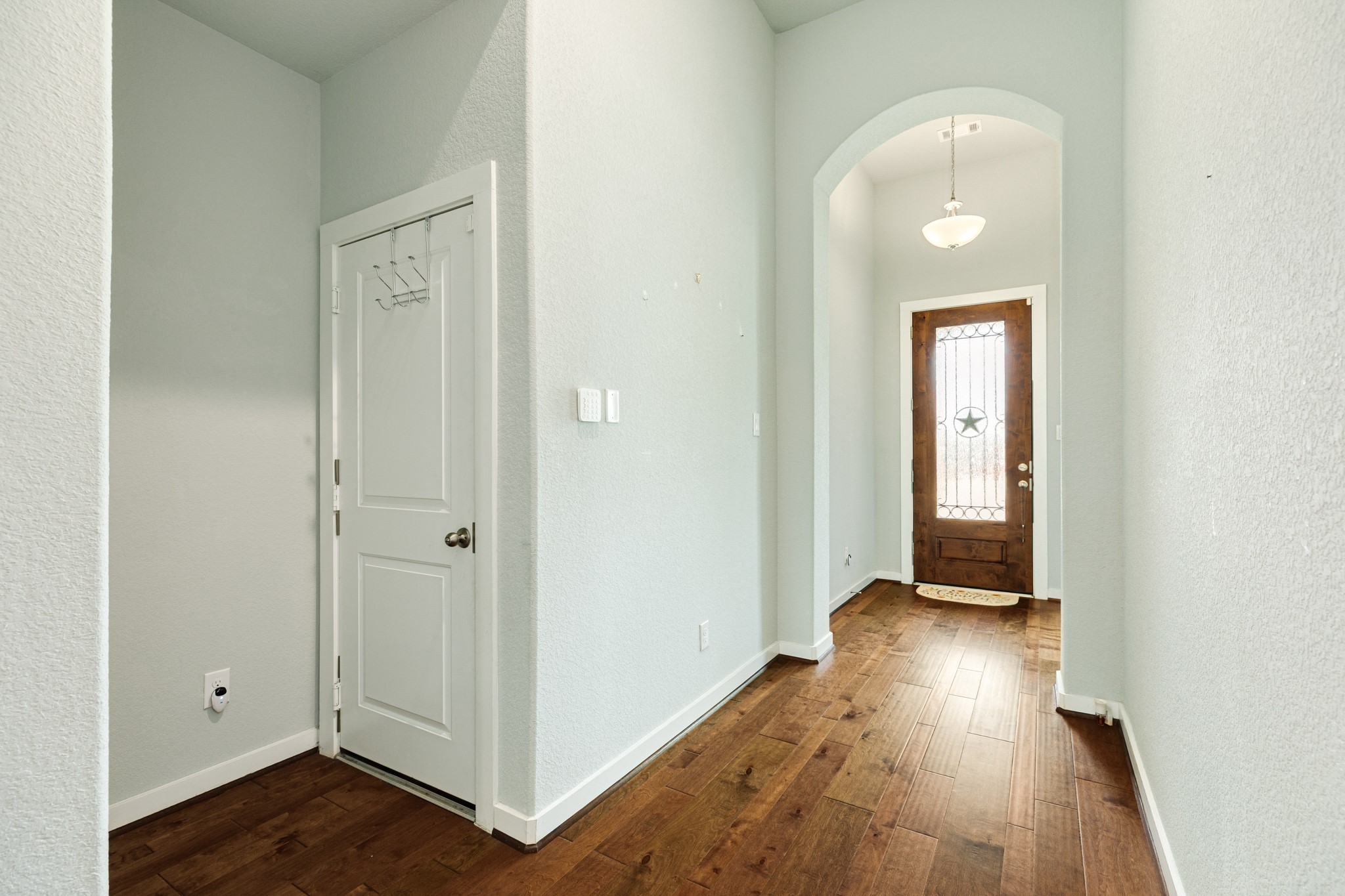 4015 Shackleton Court Property Photo 4