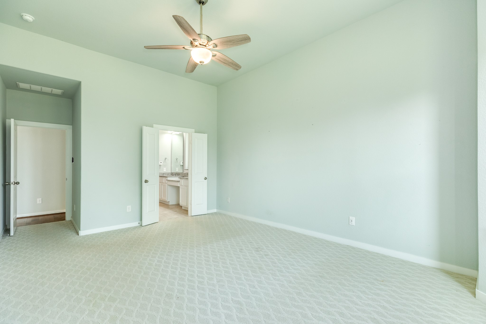 4015 Shackleton Court Property Photo 18