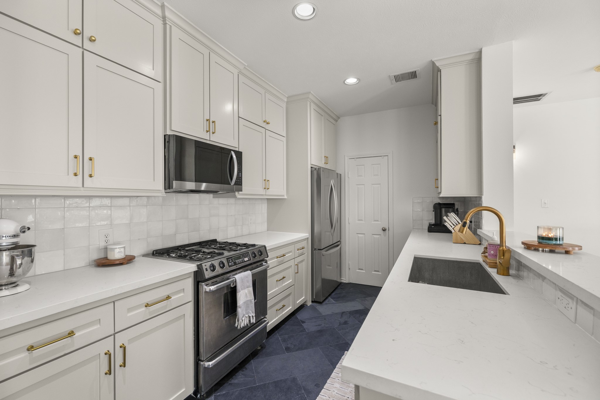 1616 W 25th Street Property Photo 17