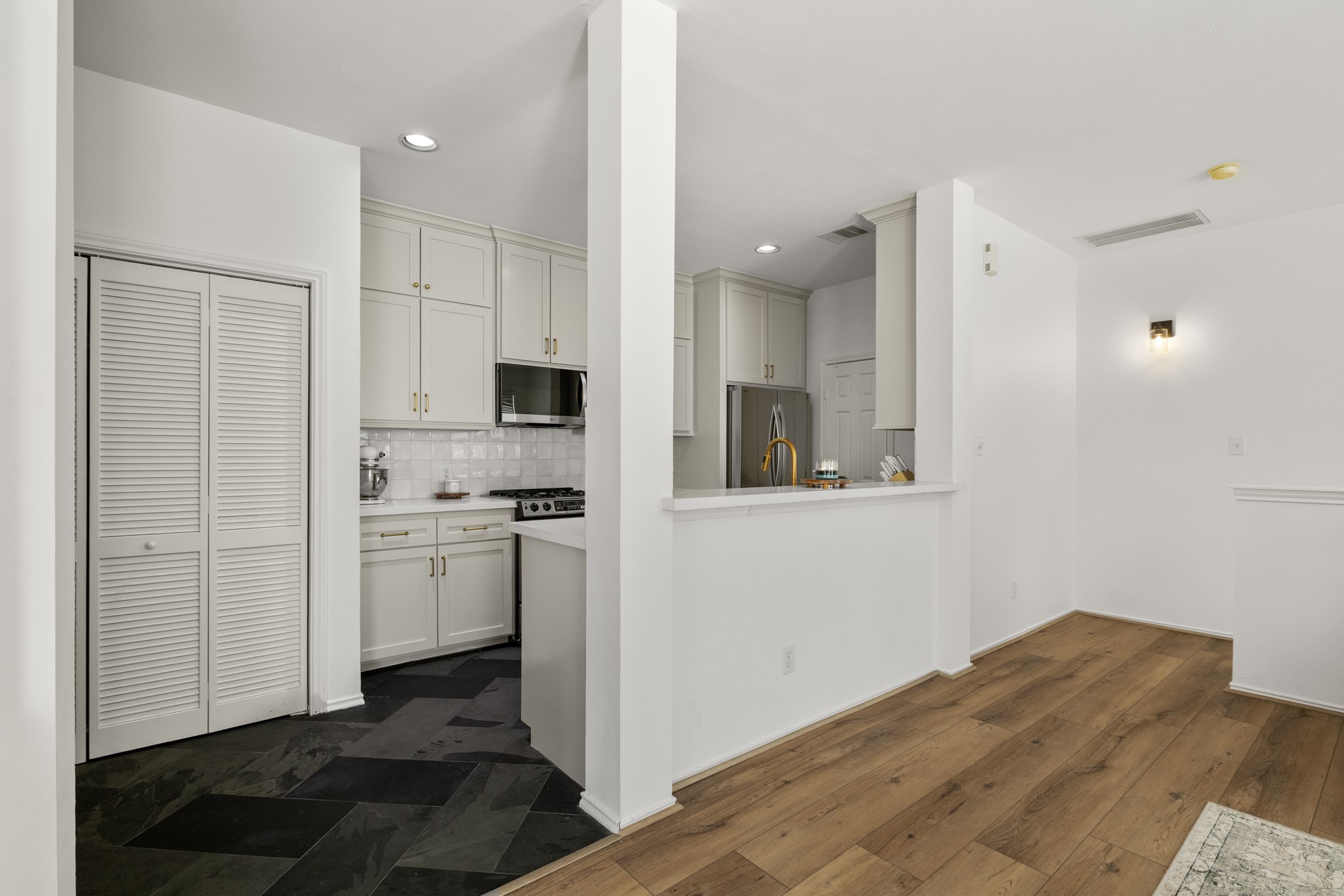 1616 W 25th Street Property Photo 18