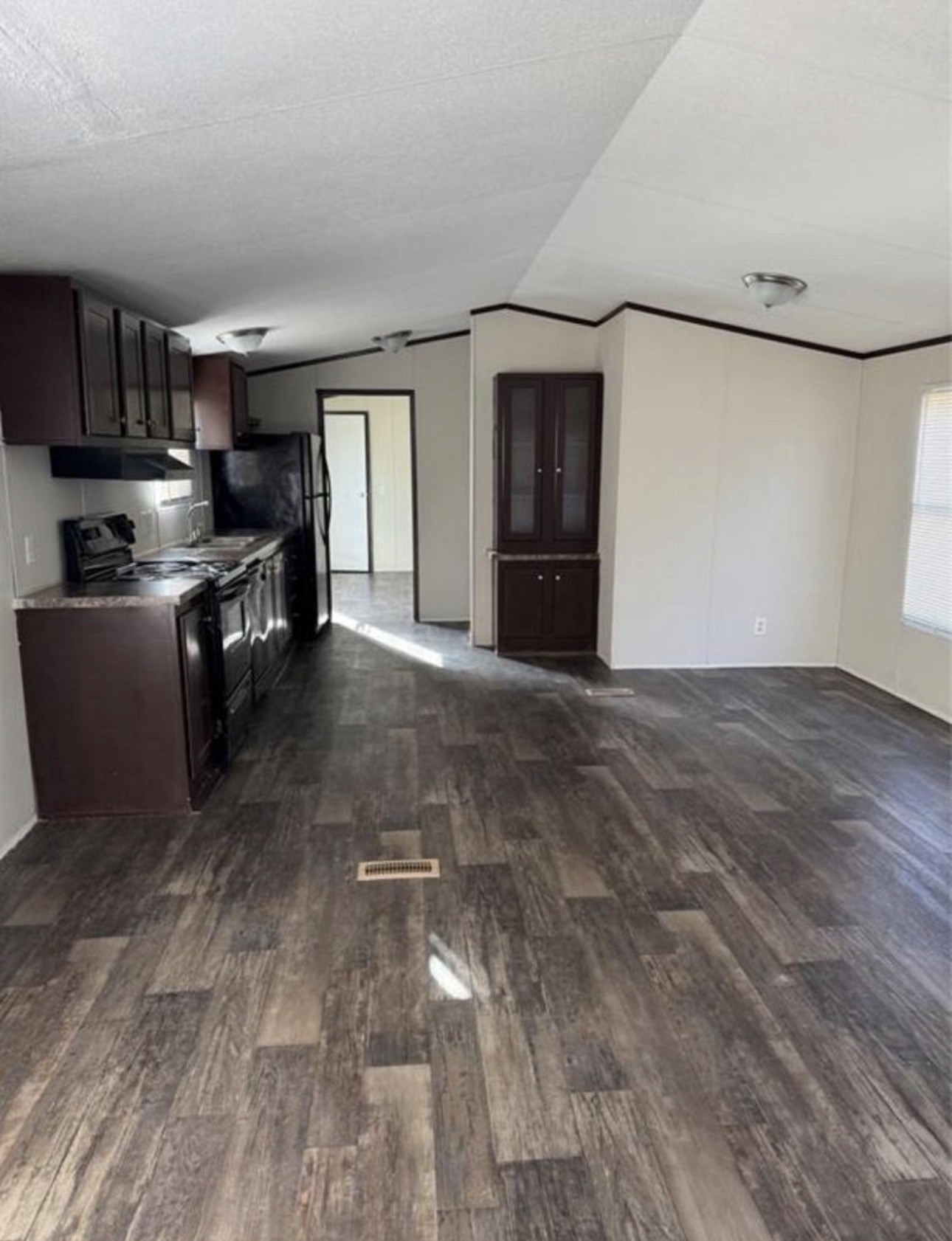 511 County Road 2218 Property Photo 5