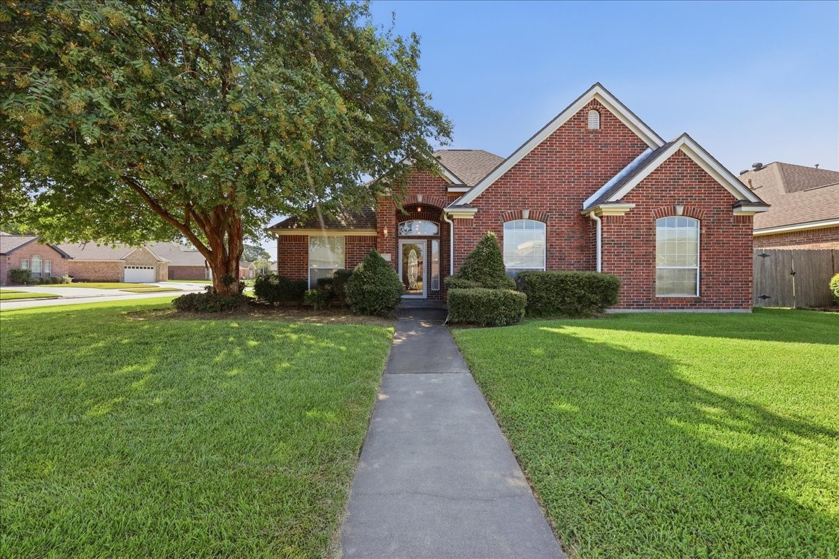 2831 Meadowbrook Lane Property Photo 1