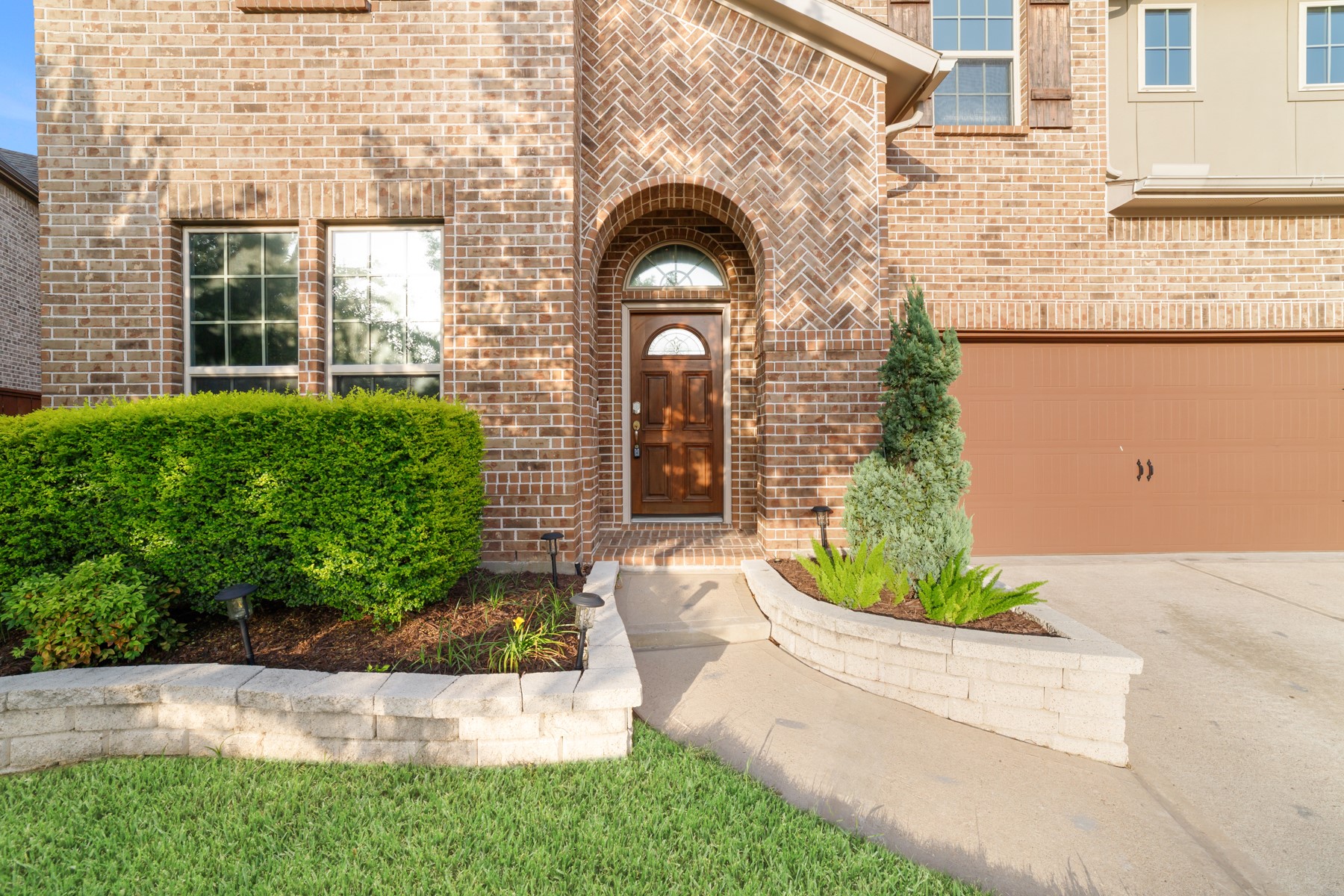 17003 Hinkley Glen Court Property Photo 4