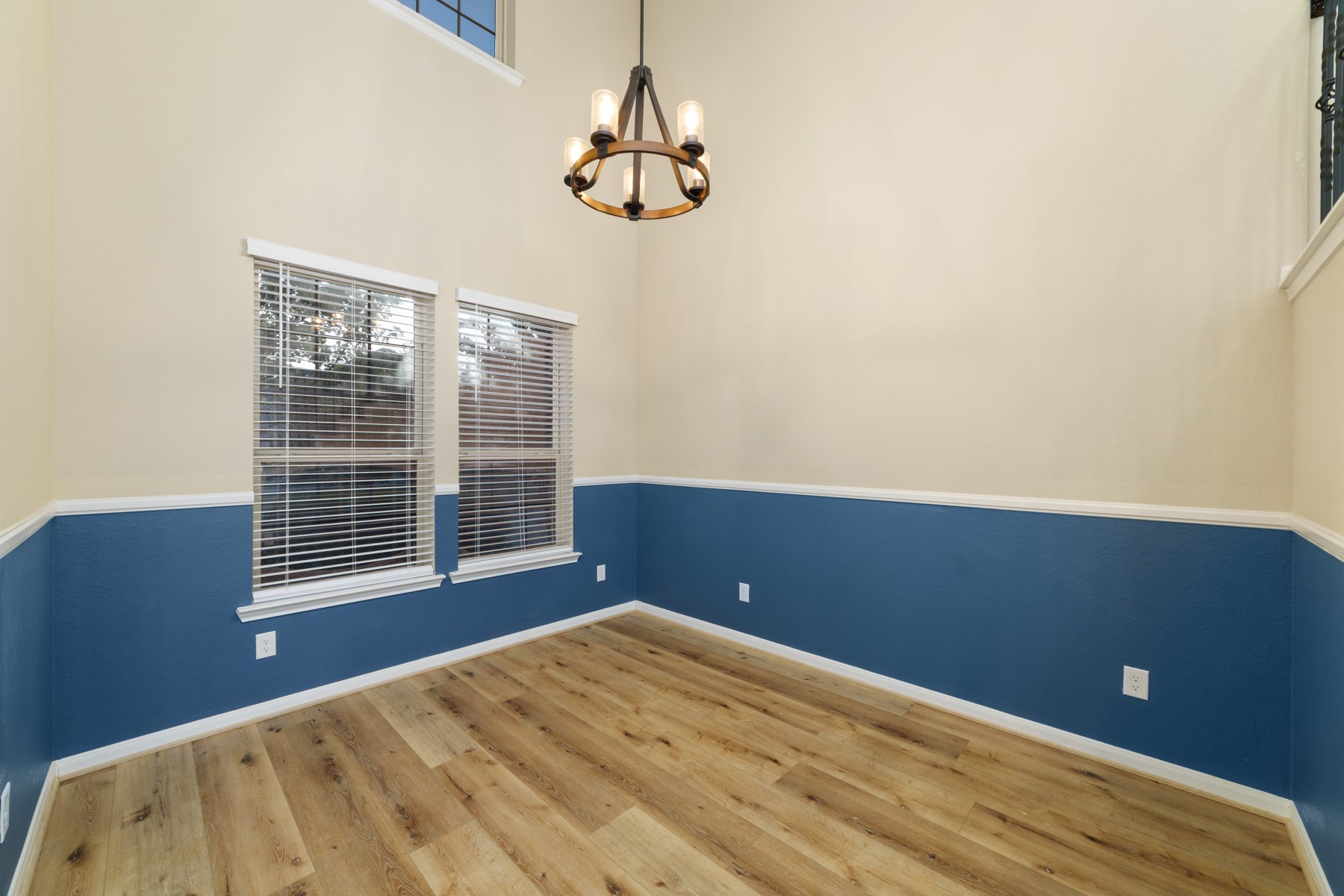 17003 Hinkley Glen Court Property Photo 6