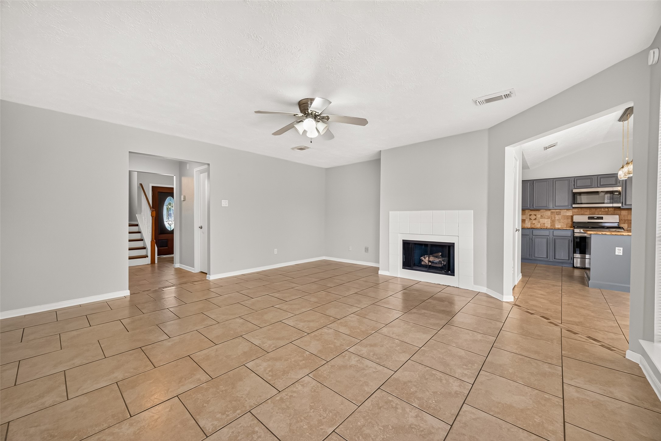 17626 Coventry Squire Drive Property Photo 6