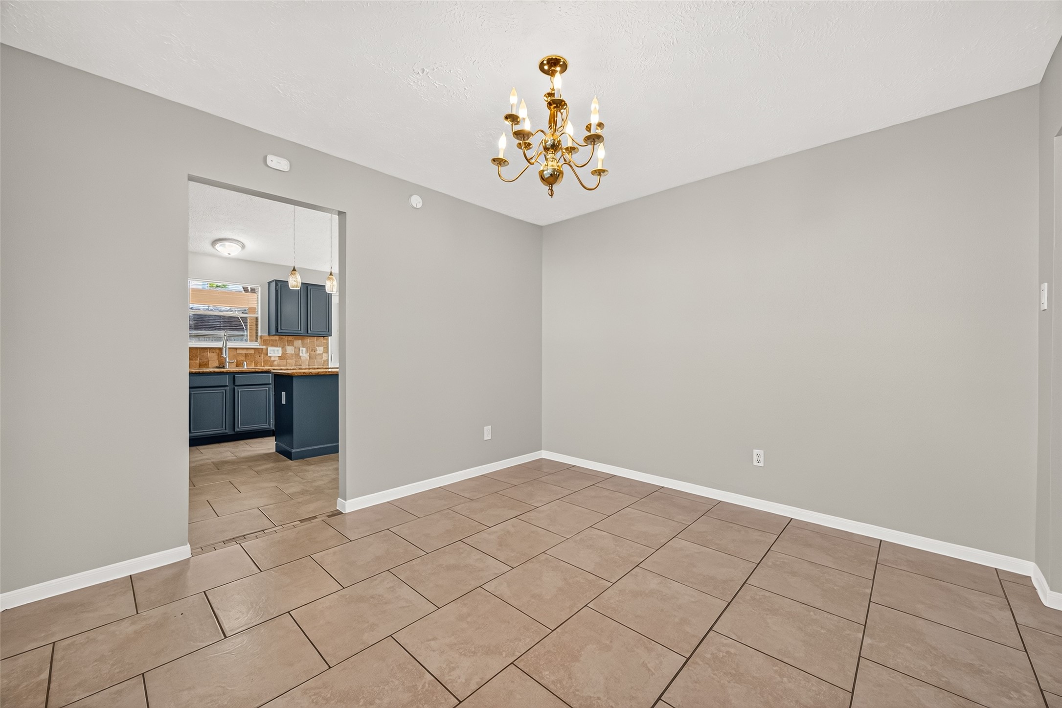 17626 Coventry Squire Drive Property Photo 9
