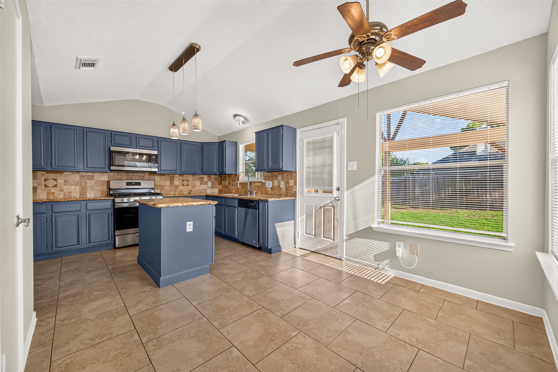 17626 Coventry Squire Drive Property Photo 12