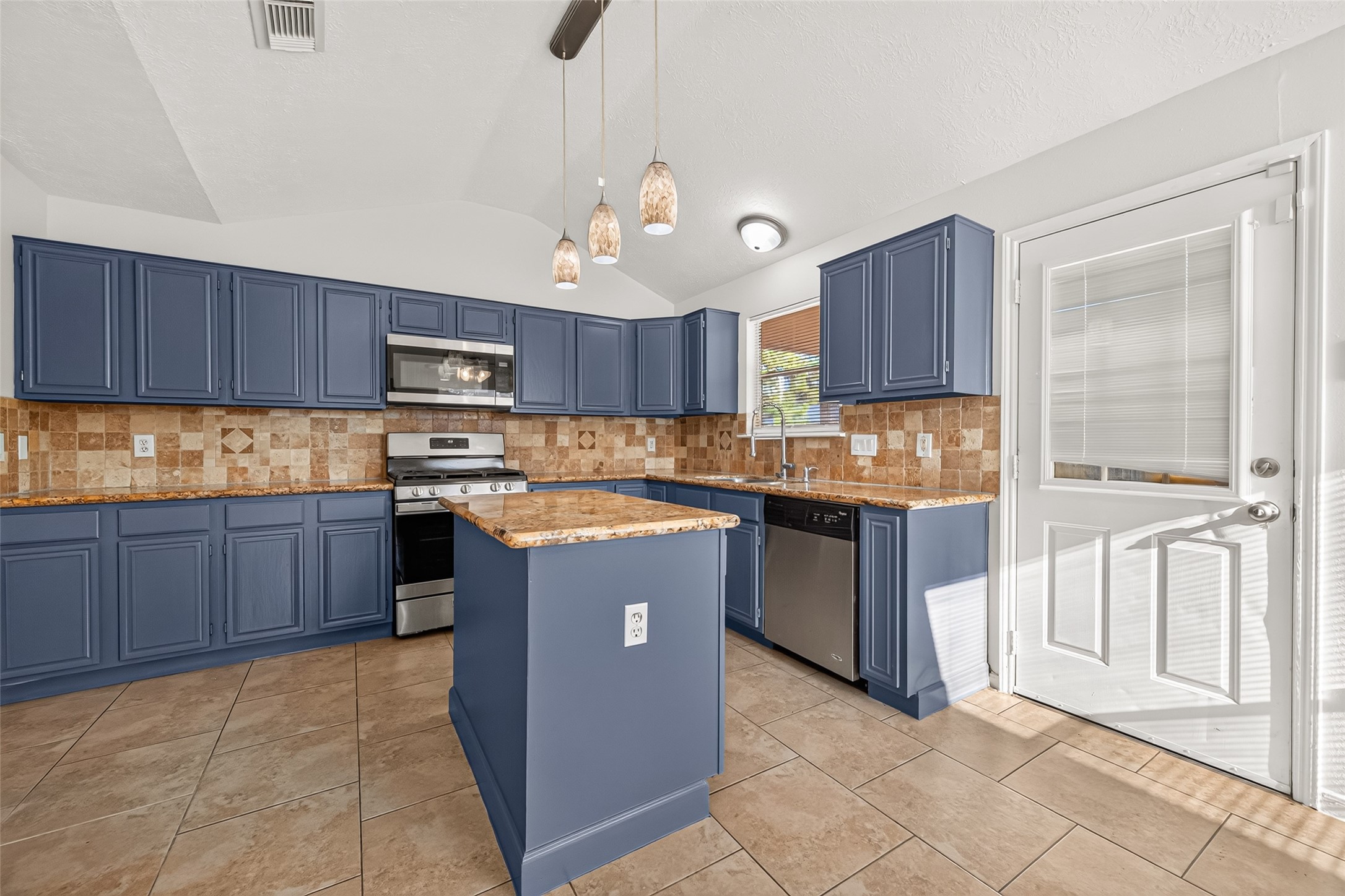 17626 Coventry Squire Drive Property Photo 15