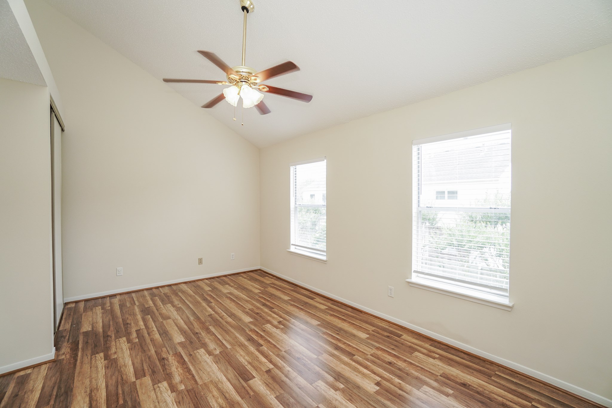 2910 Grants Lake Boulevard 1505 Property Photo 20