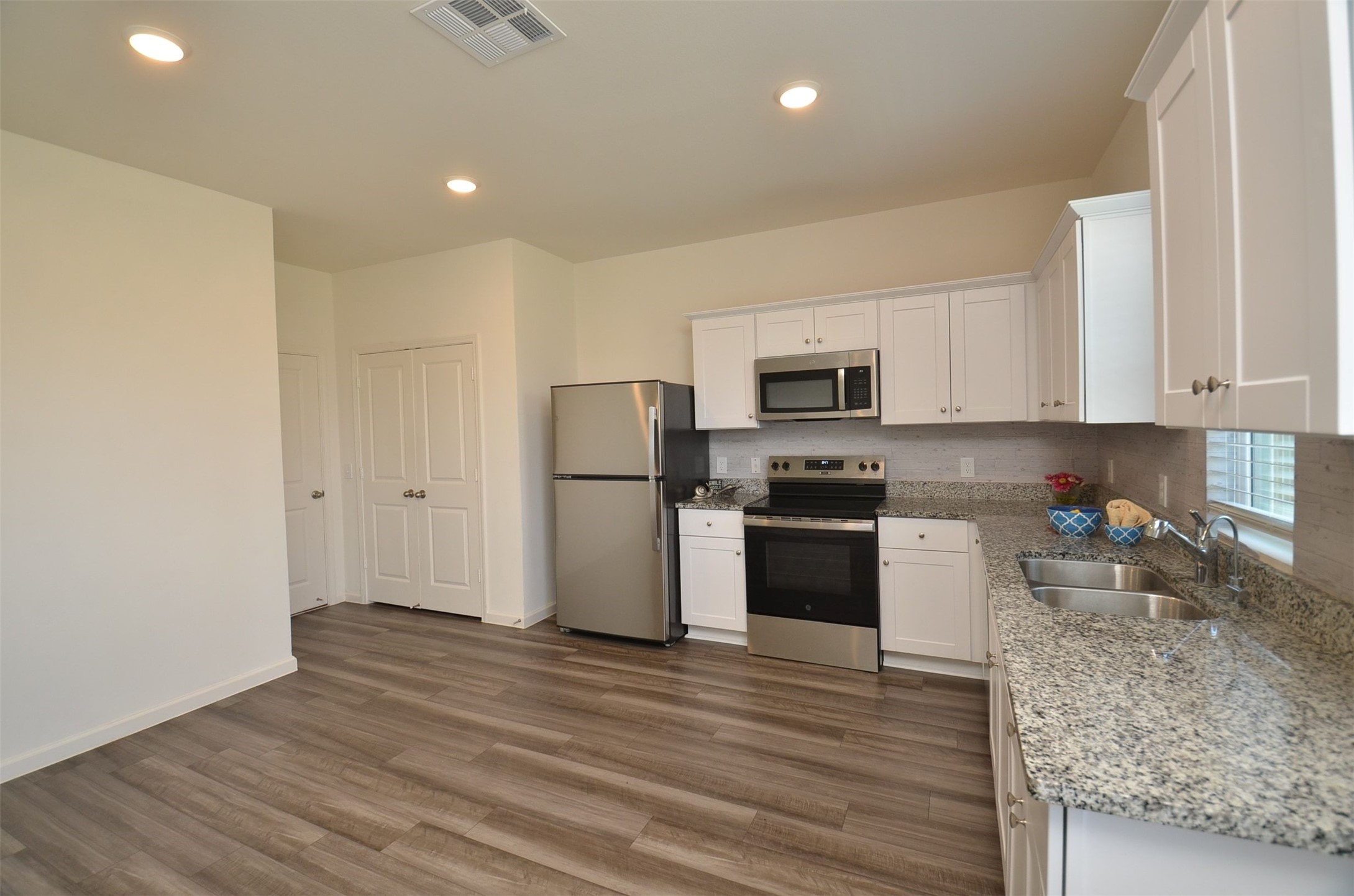 8627 Vacek Crossing Way Property Photo 9
