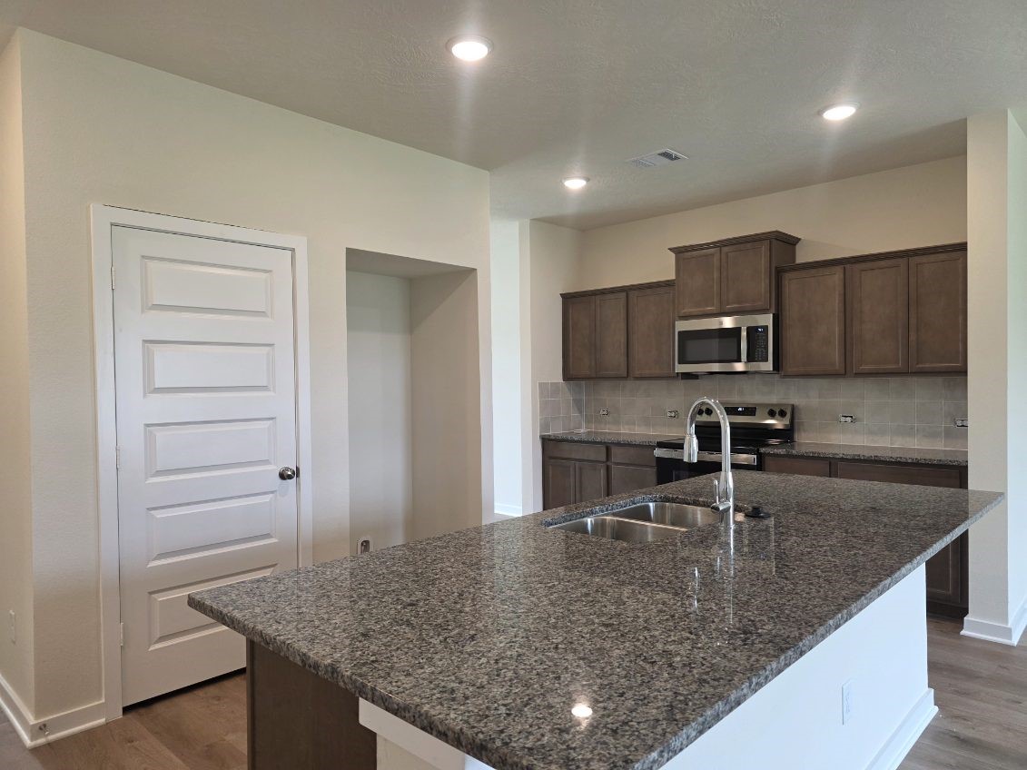 1499 Lake Ridge Drive Property Photo 6