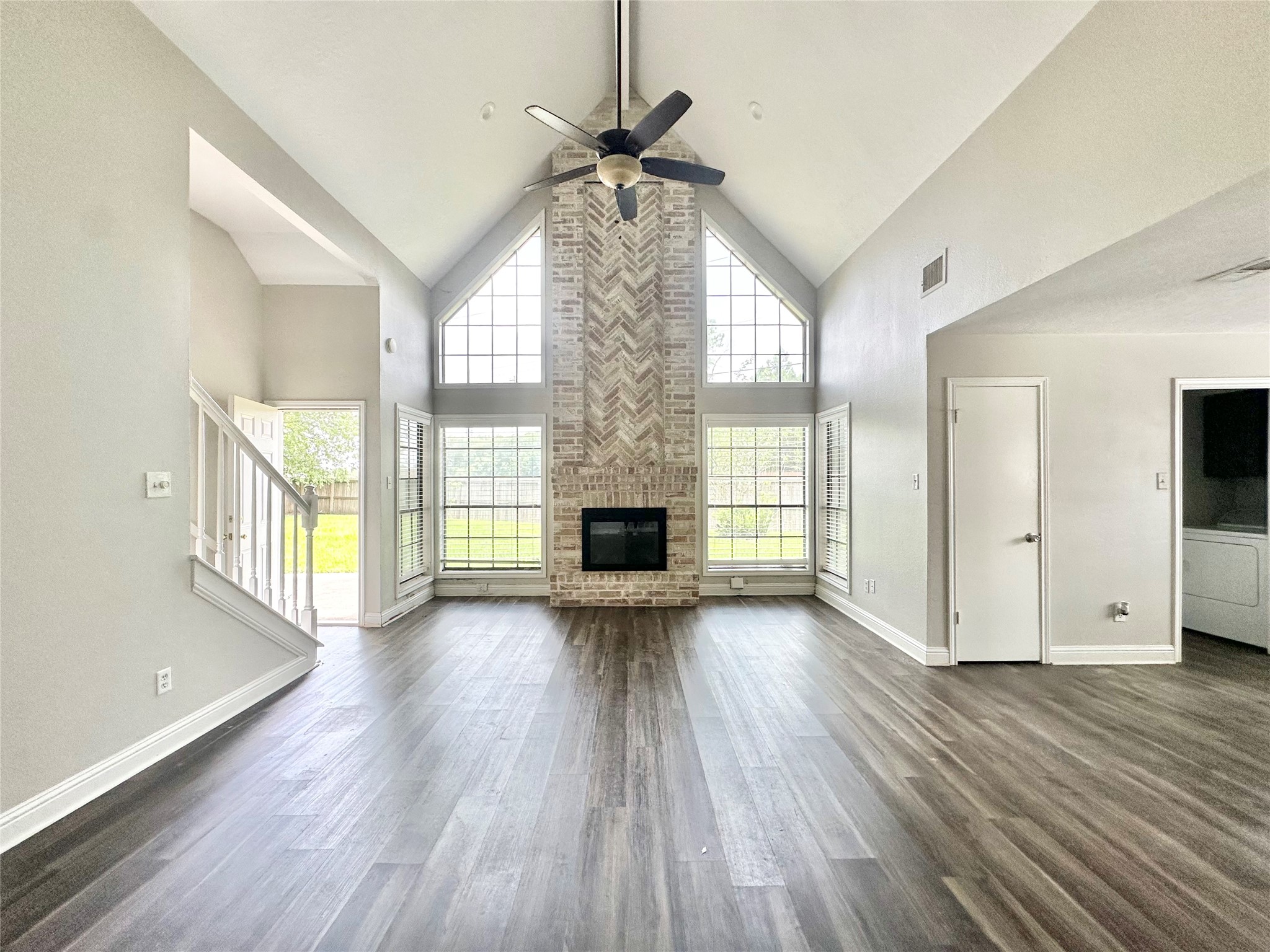 2523 Castle Place Property Photo 3