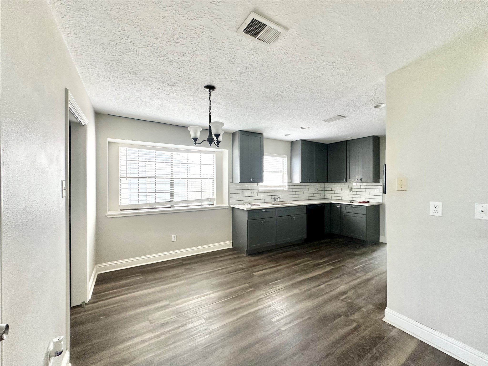 2523 Castle Place Property Photo 7