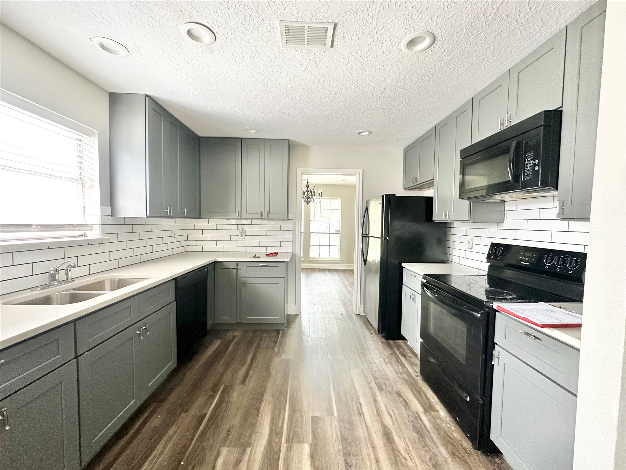 2523 Castle Place Property Photo 9