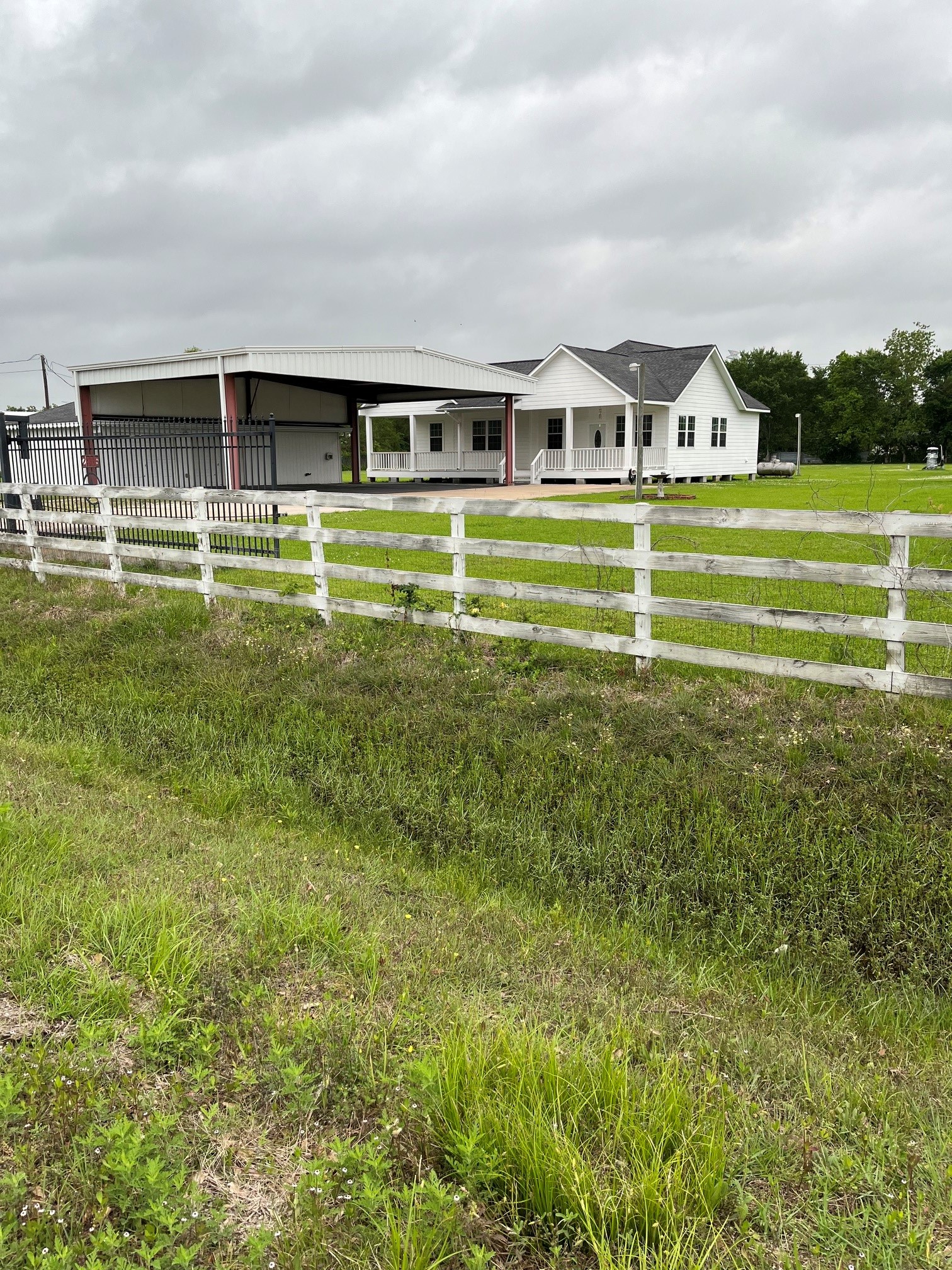 2415 Kenning Road Property Photo 1