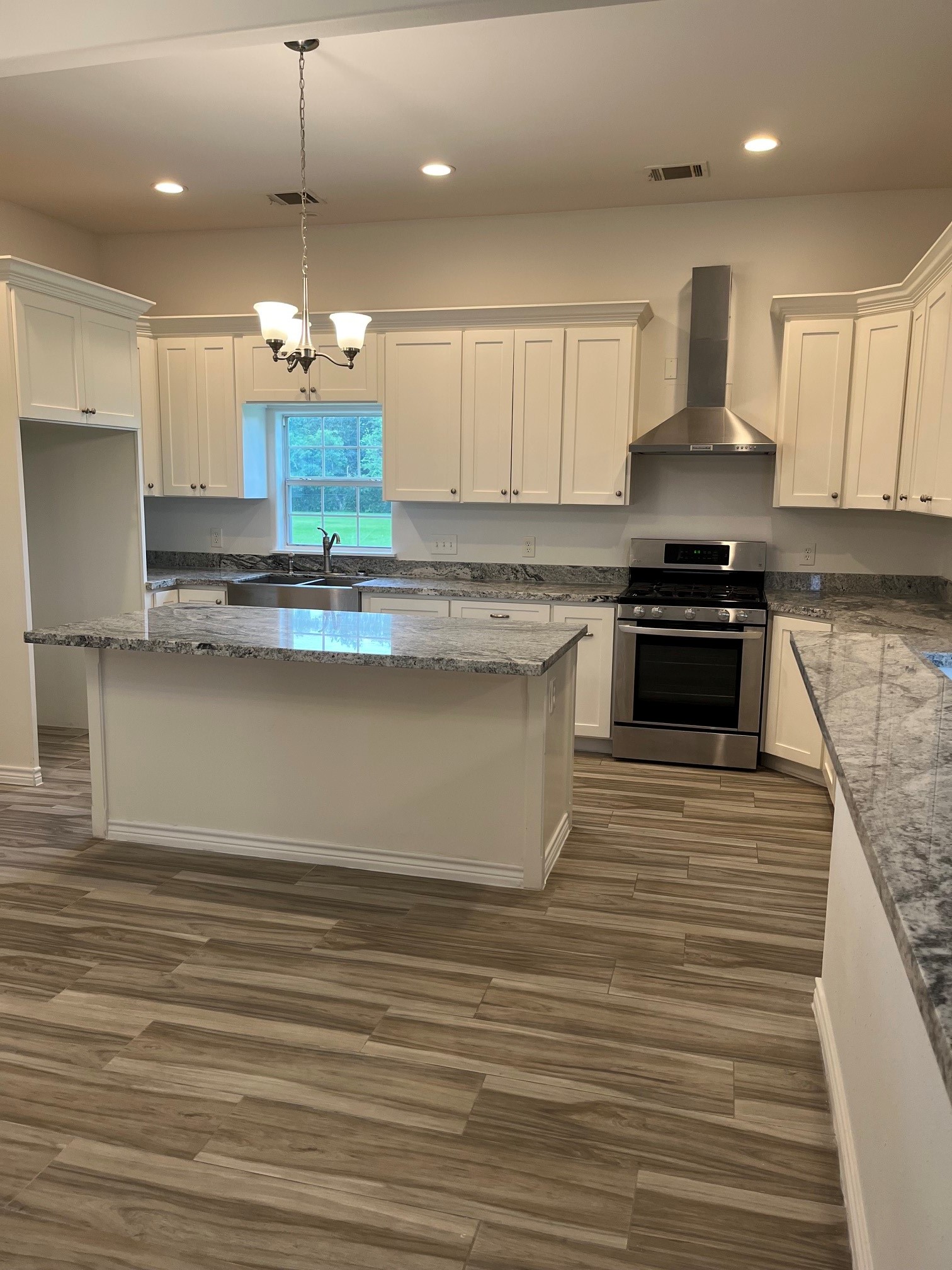 2415 Kenning Road Property Photo 4