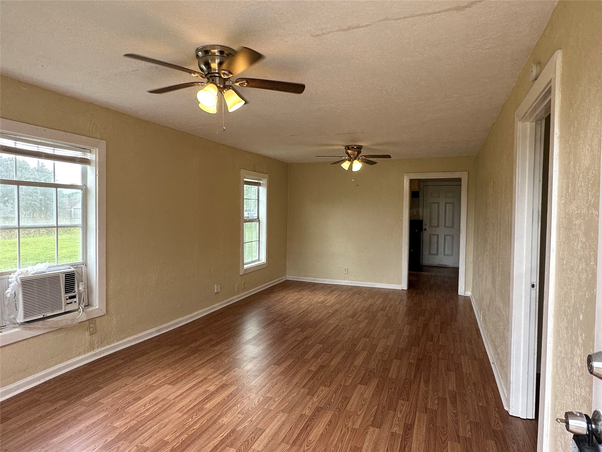 626 W 7th Street Property Photo 2