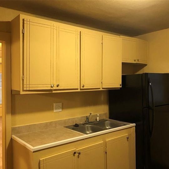 626 W 7th Street Property Photo 3