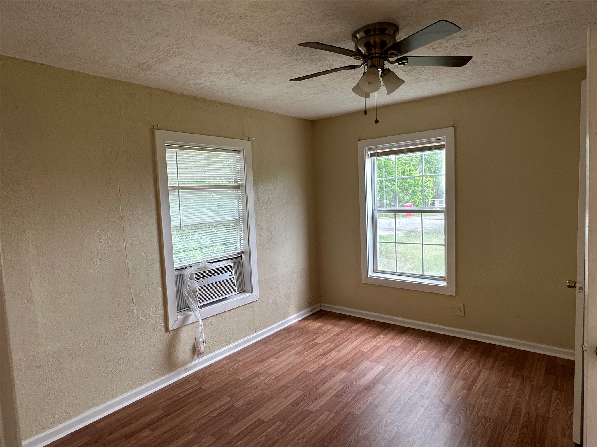 626 W 7th Street Property Photo 4