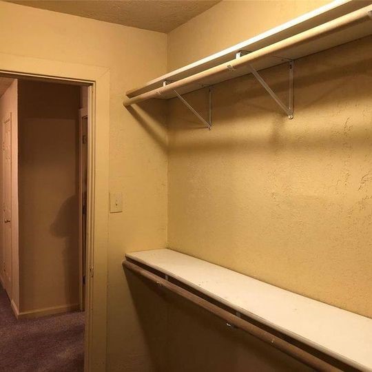 626 W 7th Street Property Photo 6