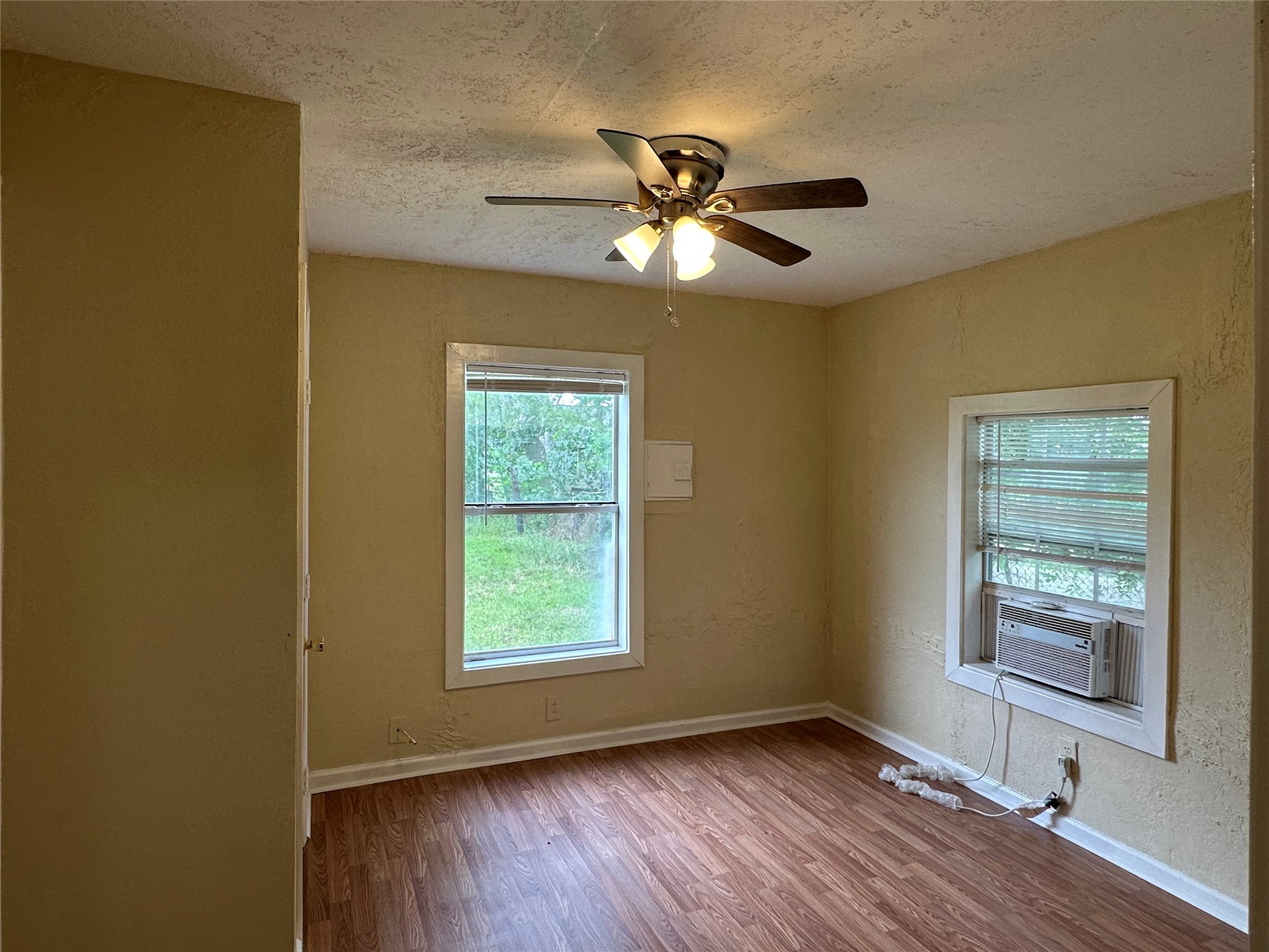 626 W 7th Street Property Photo 7