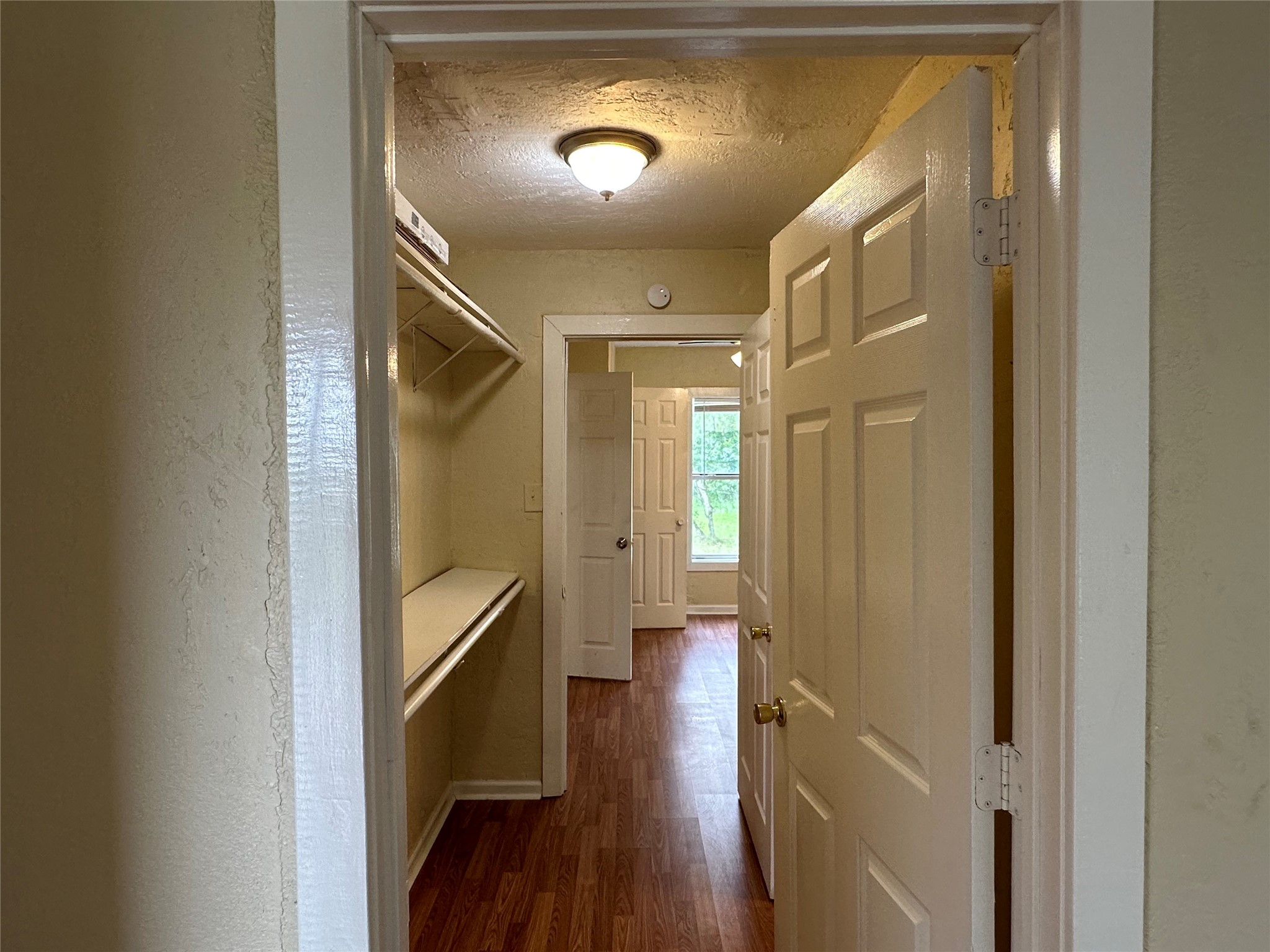 626 W 7th Street Property Photo 8