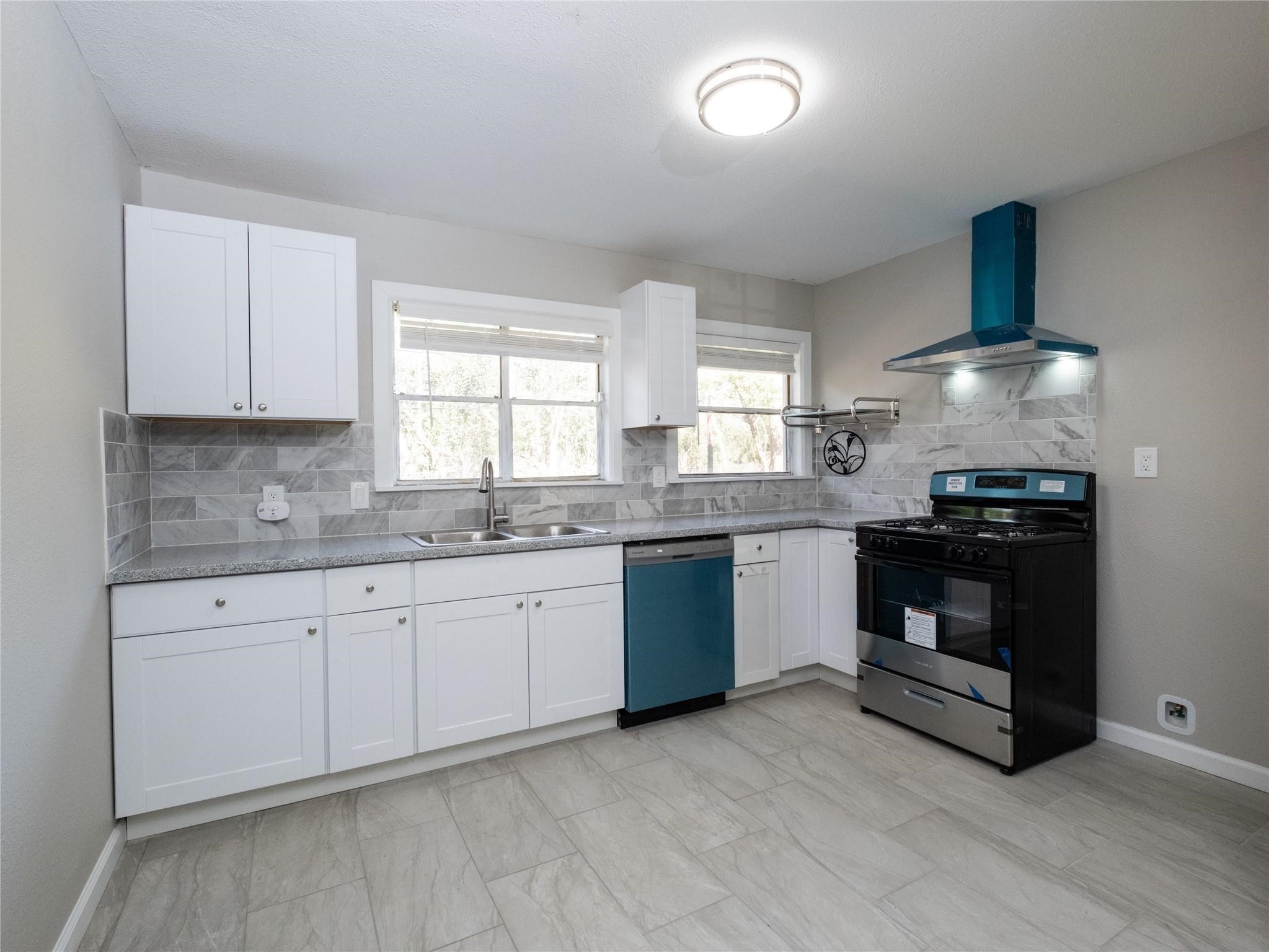 3215 Soway Street Property Photo 3