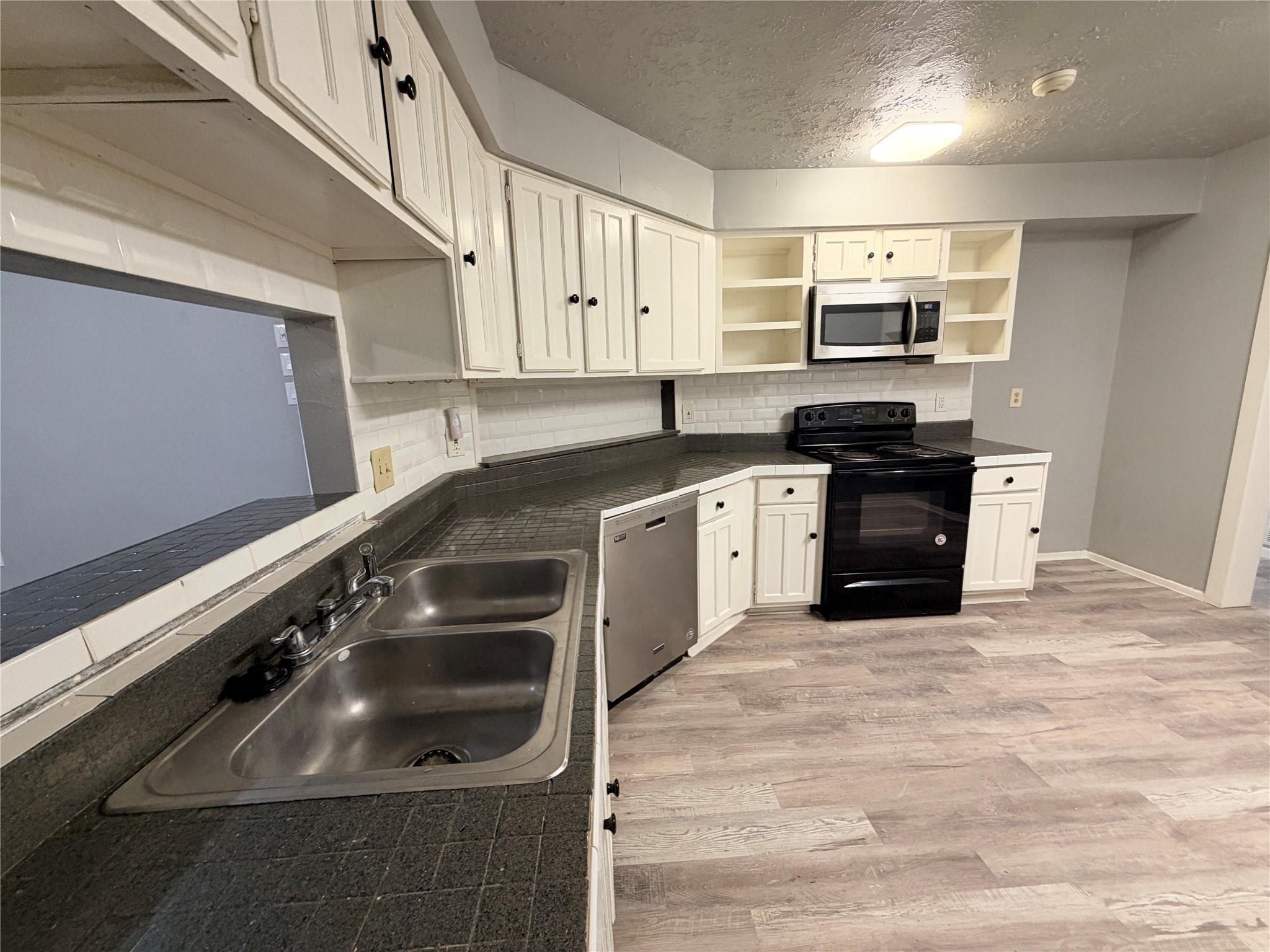 2731 Flintrock Circle Property Photo 10
