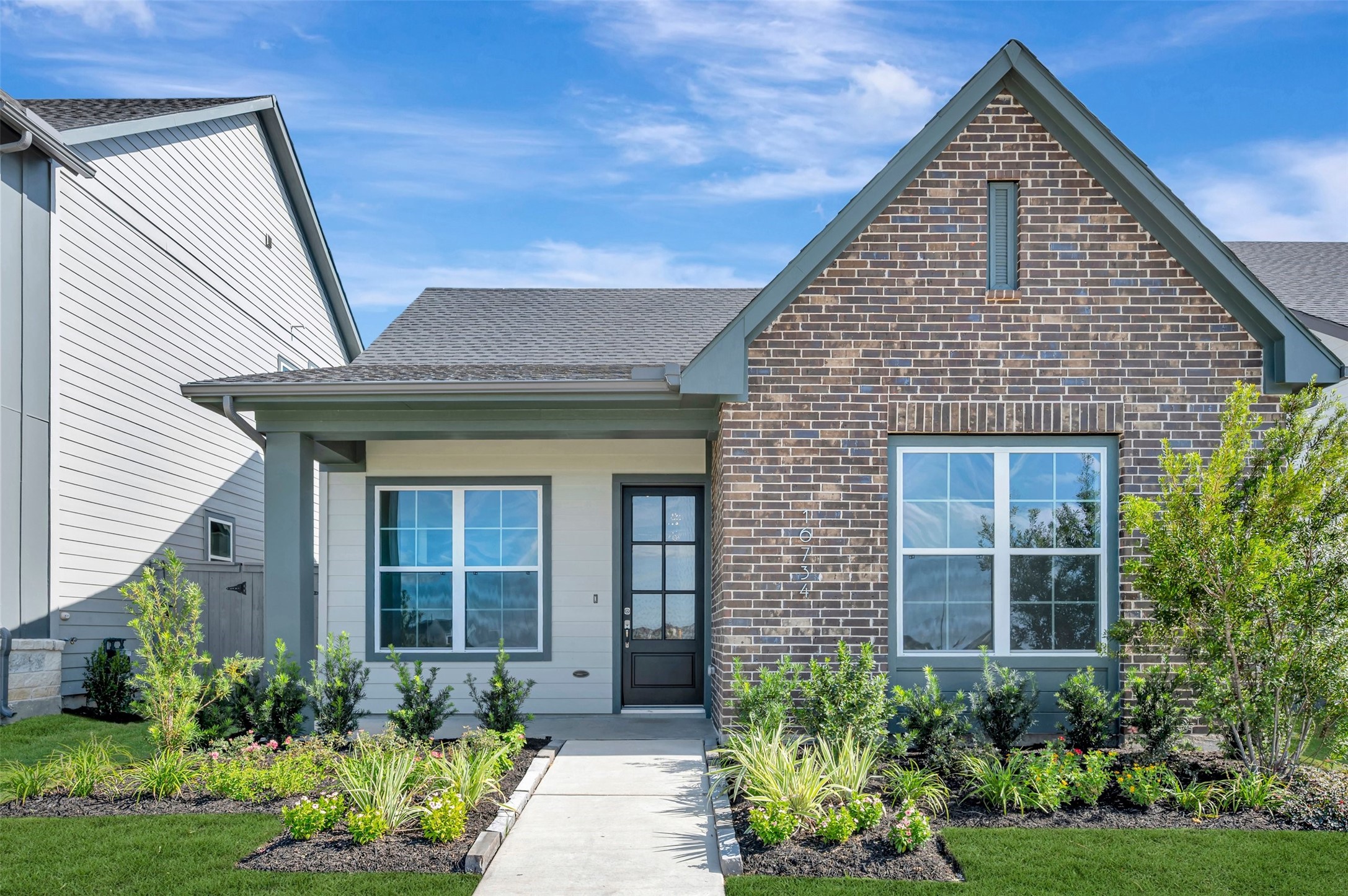 16734 Vibrant Avenue Property Photo 1