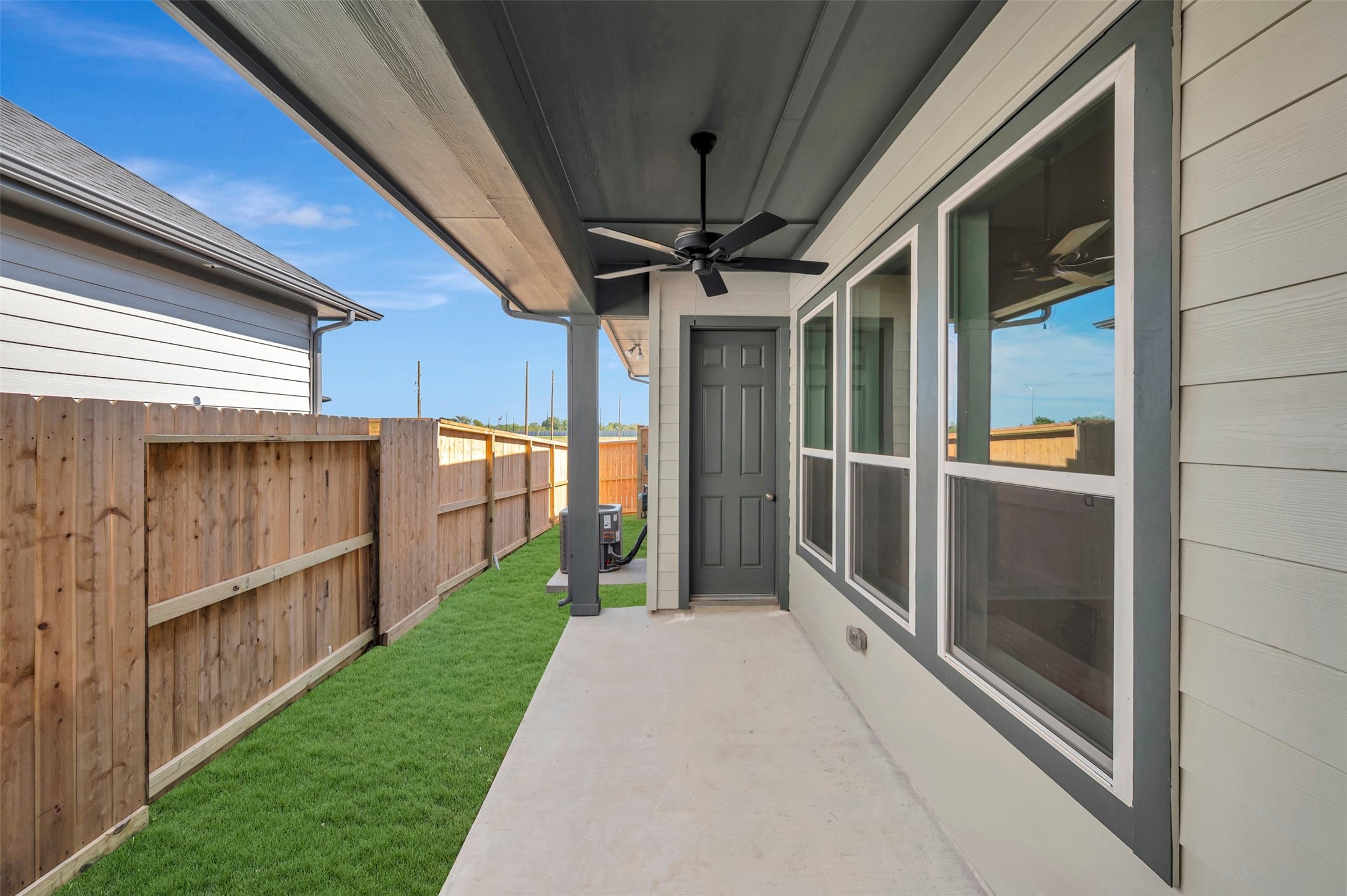 16734 Vibrant Avenue Property Photo 7