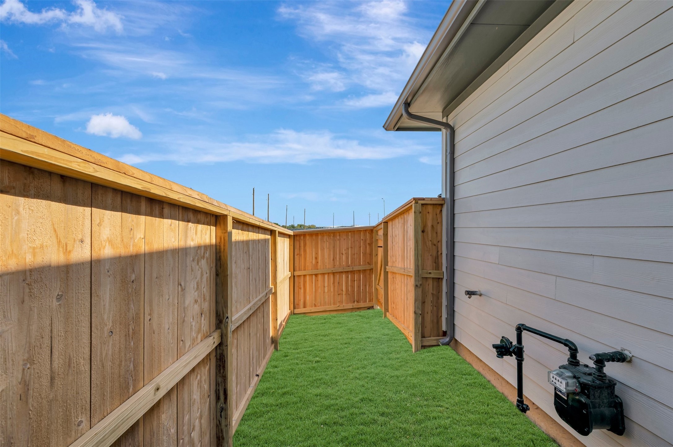 16734 Vibrant Avenue Property Photo 8