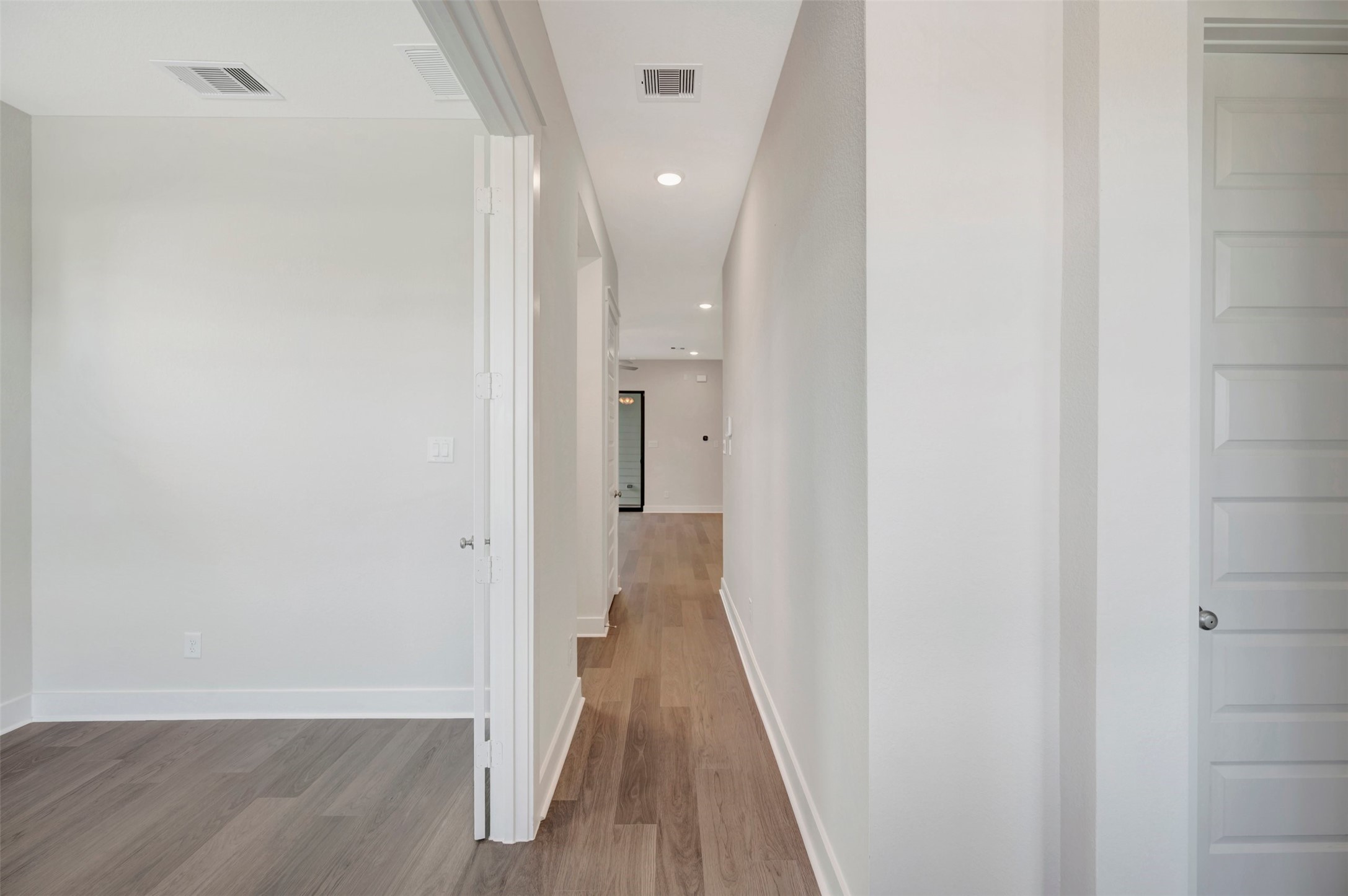 16734 Vibrant Avenue Property Photo 11