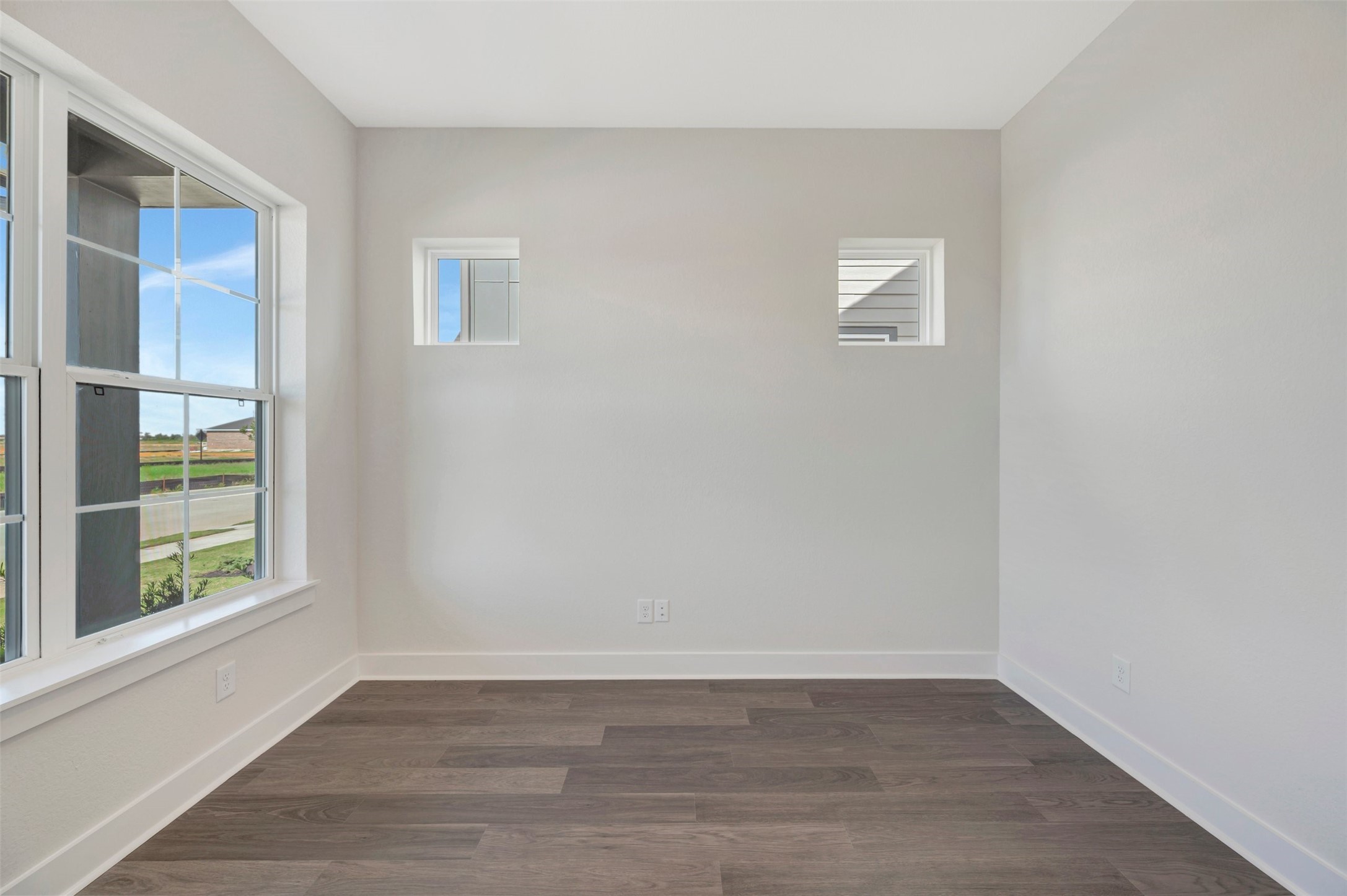16734 Vibrant Avenue Property Photo 12