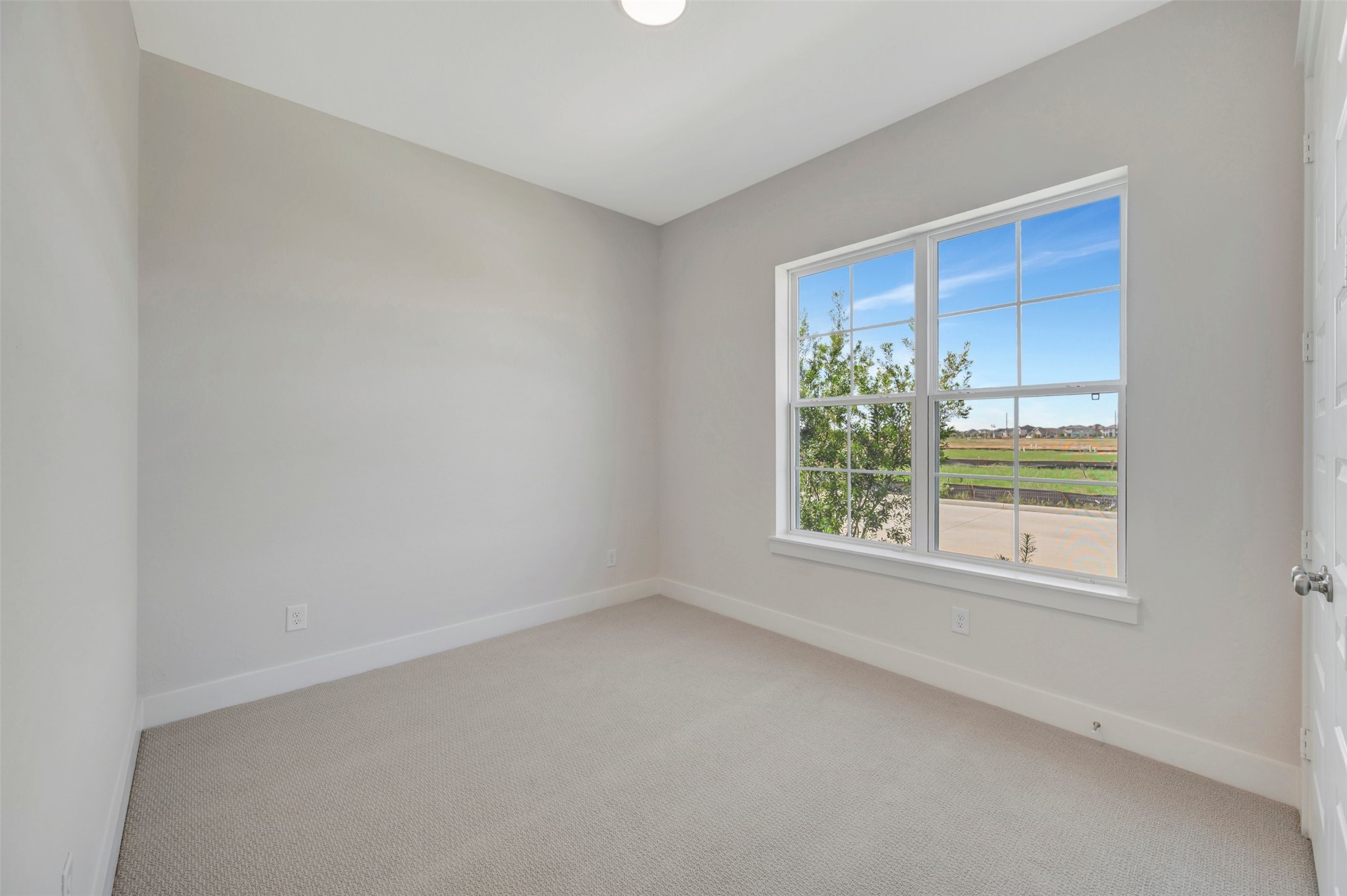 16734 Vibrant Avenue Property Photo 14