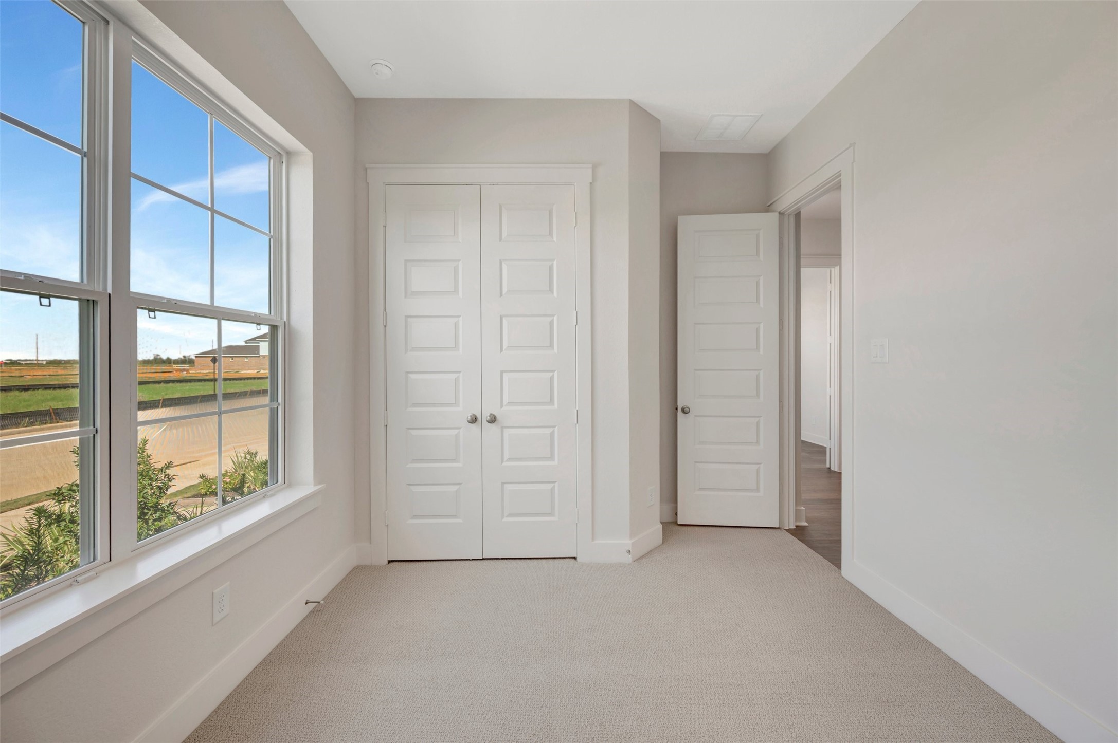 16734 Vibrant Avenue Property Photo 15
