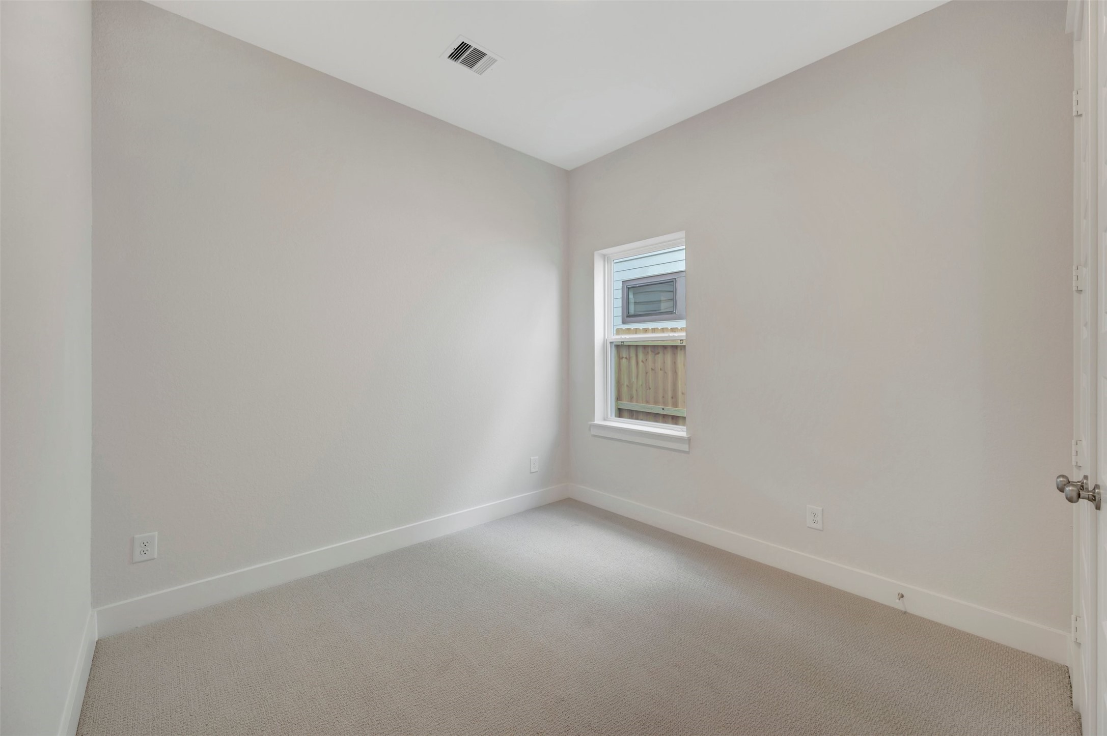 16734 Vibrant Avenue Property Photo 16