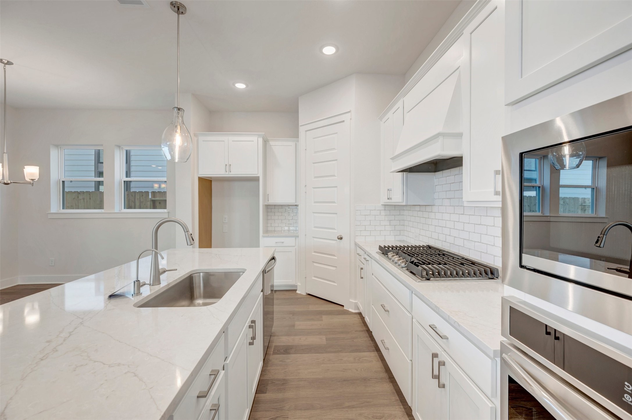 16734 Vibrant Avenue Property Photo 20