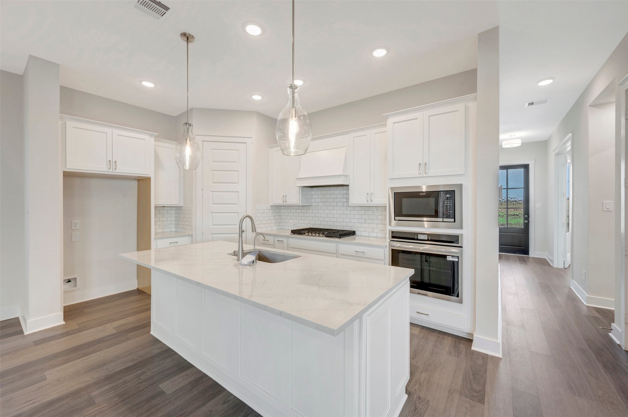 16734 Vibrant Avenue Property Photo 22